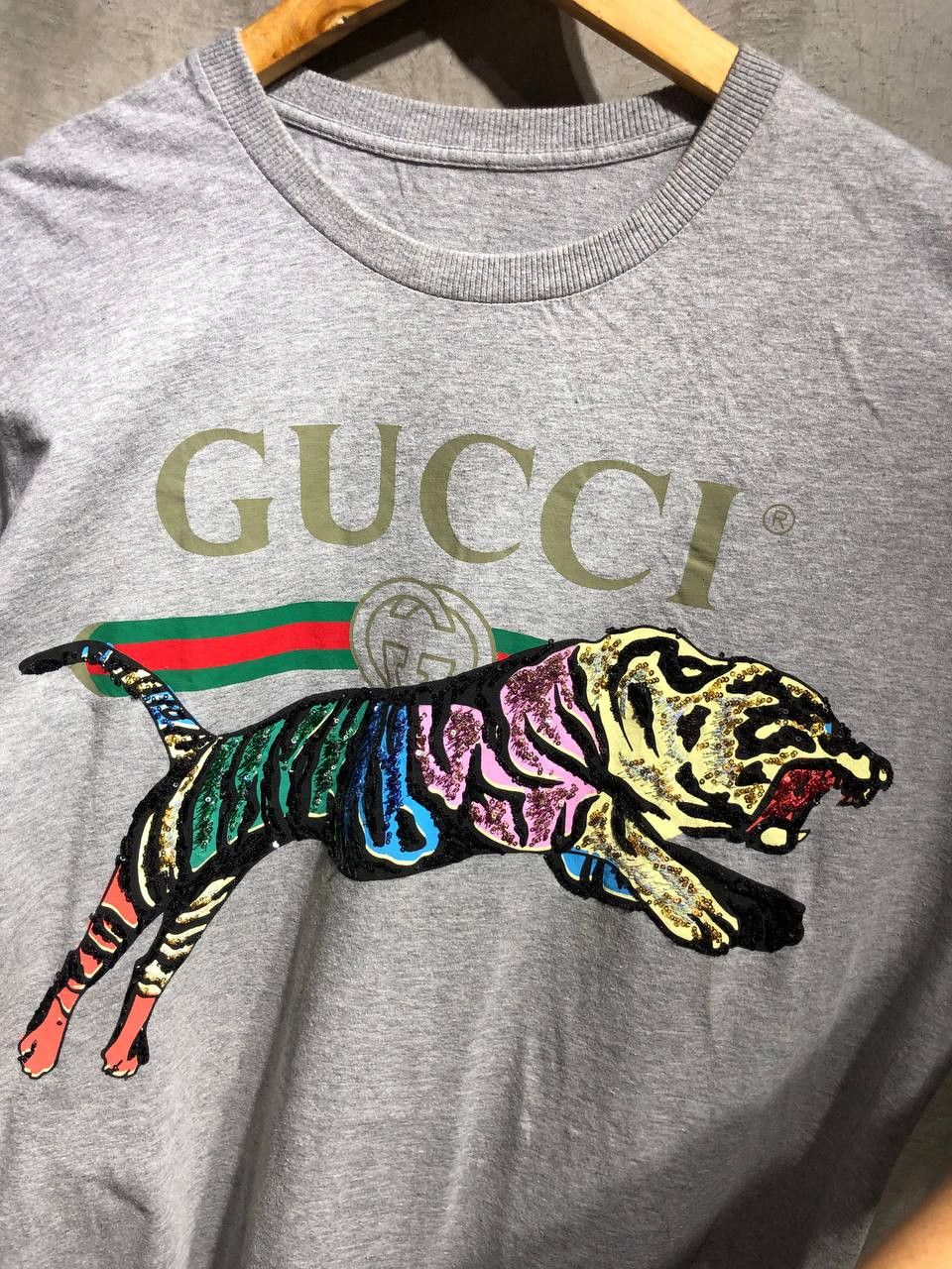 Gucci Gucci Logo sequin tiger tee Size US L / EU 52-54 / 3 - 2 Thumbnail