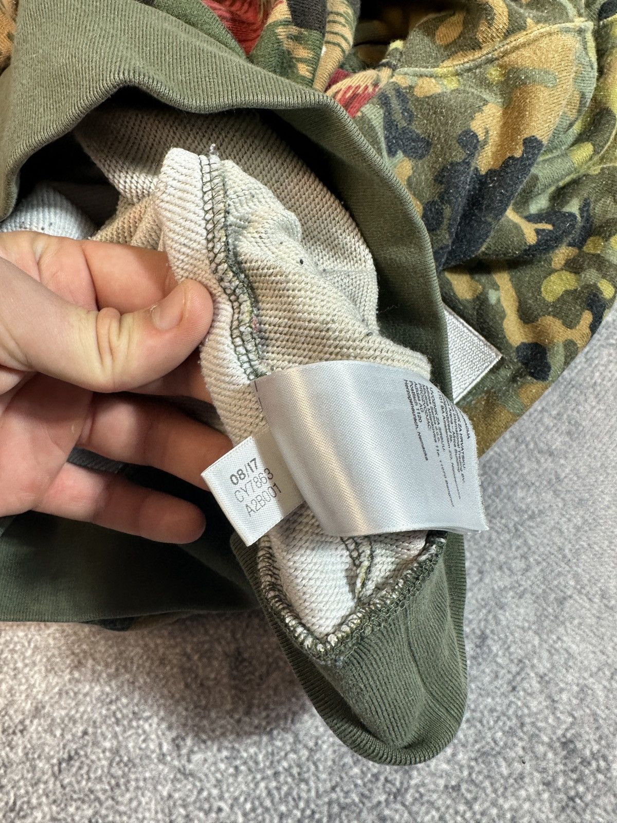 Adidas × Pharrell Hu Adidas Pharrell Williams Camo Sweatshirt Streetwear M Size US M / EU 48-50 / 2 - 6 Thumbnail