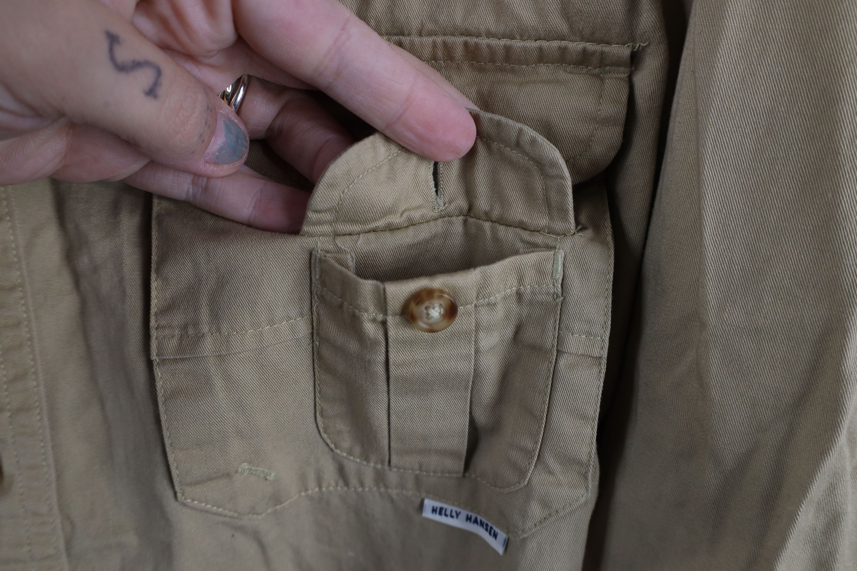 Helly Hansen × Vintage Vintage 90s Helly Hansen Spell Out Button Shirt Beige Size US M / EU 48-50 / 2 - 5 Thumbnail
