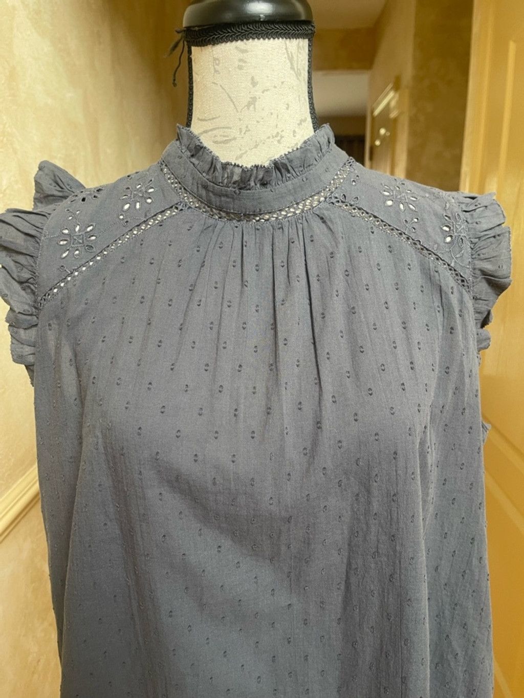 Loft LOFT Grey Eyelet Mock Neck Top L Cottagecore Coquette Blouse Size L / US 10 / IT 46 - 5 Thumbnail
