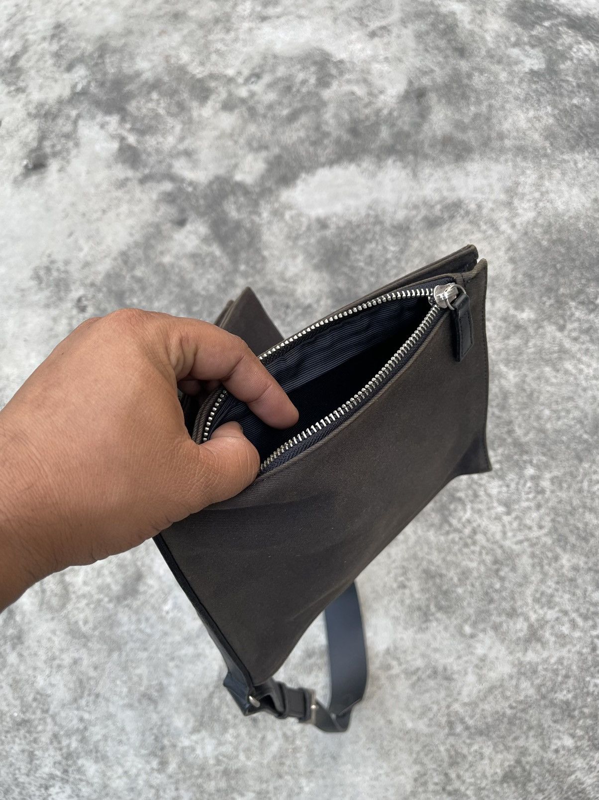 Alexander McQueen Vintage Alexander McQueen Small Sling Bag Quick Pocket Size ONE SIZE - 8 Thumbnail