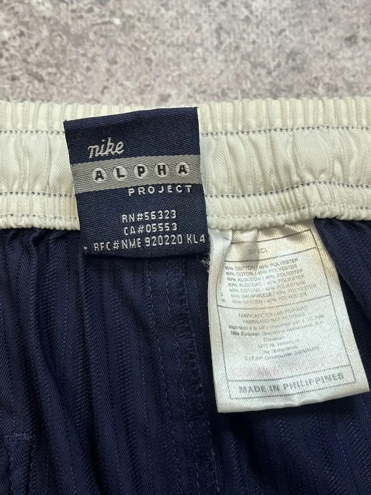 Nike Vintage Nike Swim Shorts L Navy Blue 90s Logo Trim Size US 31 - 5 Thumbnail
