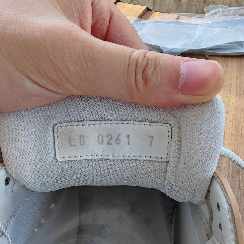 Louis Vuitton Louis Vuitton Stylish Silver Trainer Sneakers for Men -2508 Size US 8 / EU 41 - 4 Thumbnail
