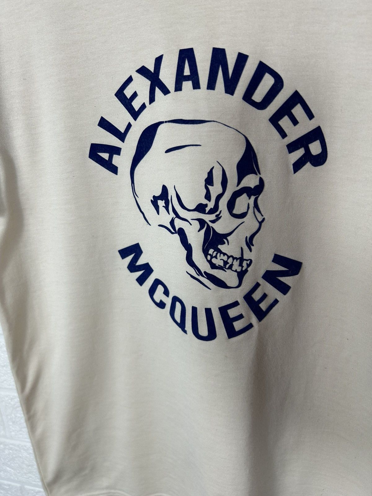 Alexander McQueen ALEXANDER MCQUEEN FLOCKED SKULL LOGO T-SHIRT Size US S / EU 44-46 / 1 - 3 Thumbnail