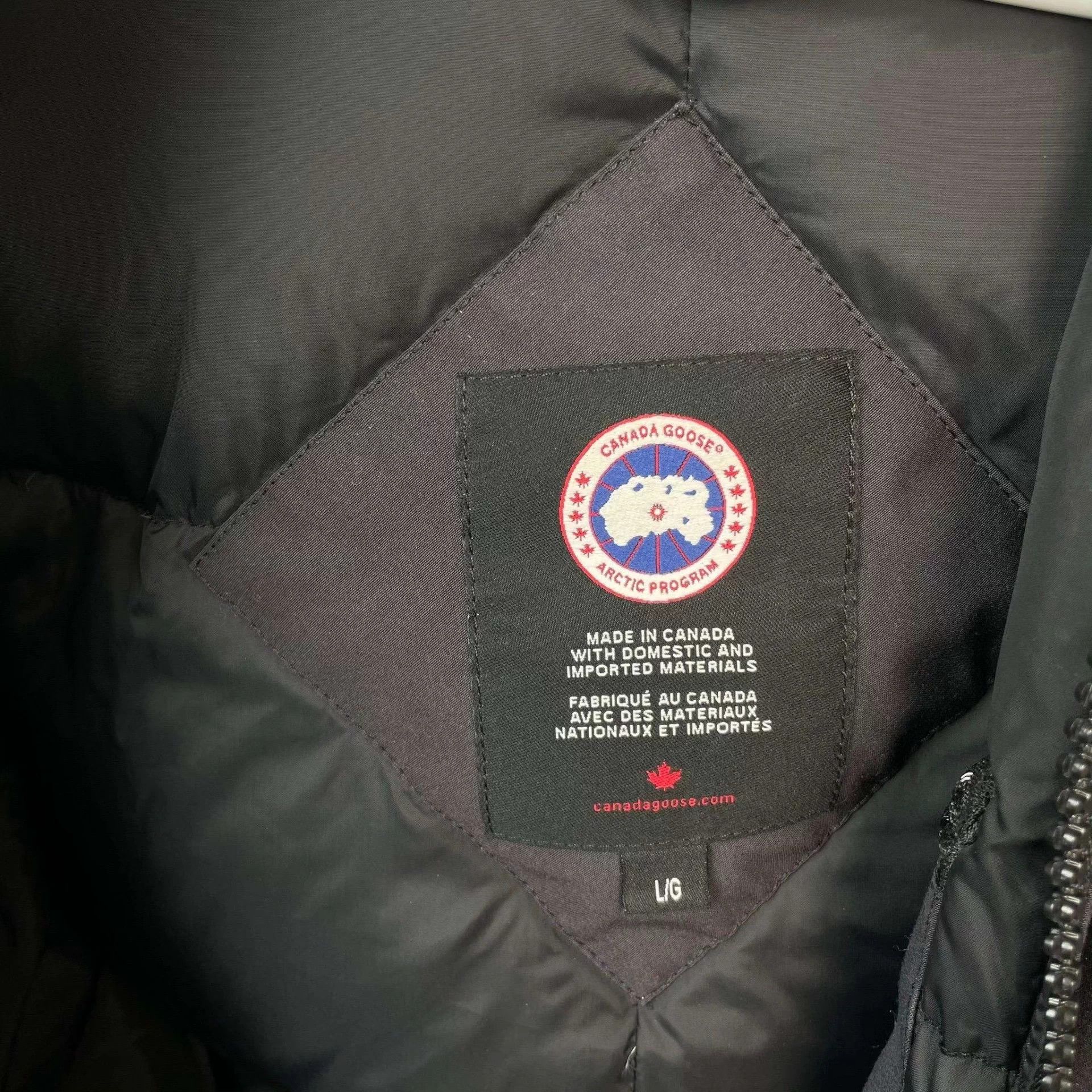 Canada Goose Canada Goose black and blue down jacket L Size US L / EU 52-54 / 3 - 4 Thumbnail