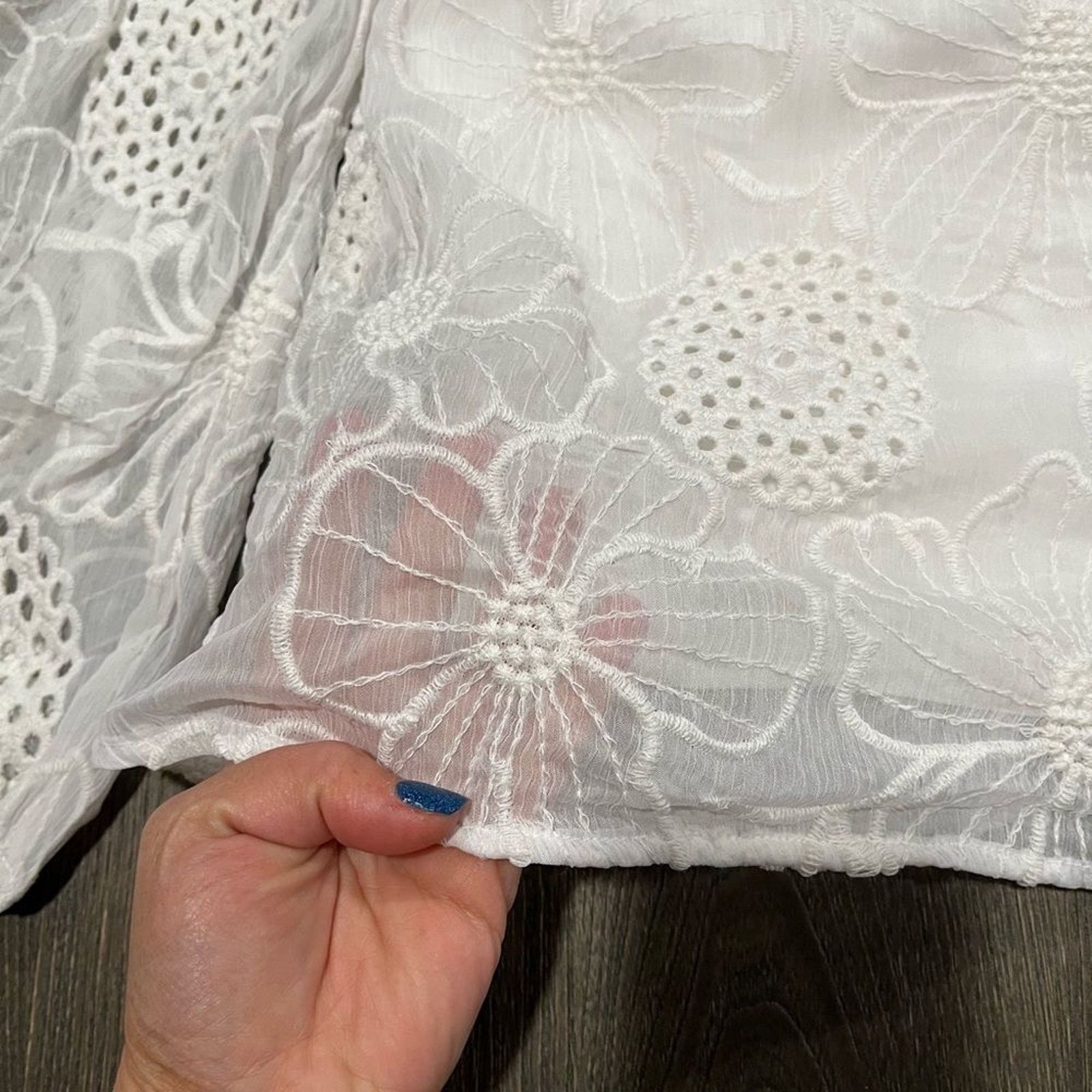 Guess NWOT Guess White Eyelet Lace Off-The-Shoulder Blouse Size S Size S / US 4 / IT 40 - 4 Thumbnail
