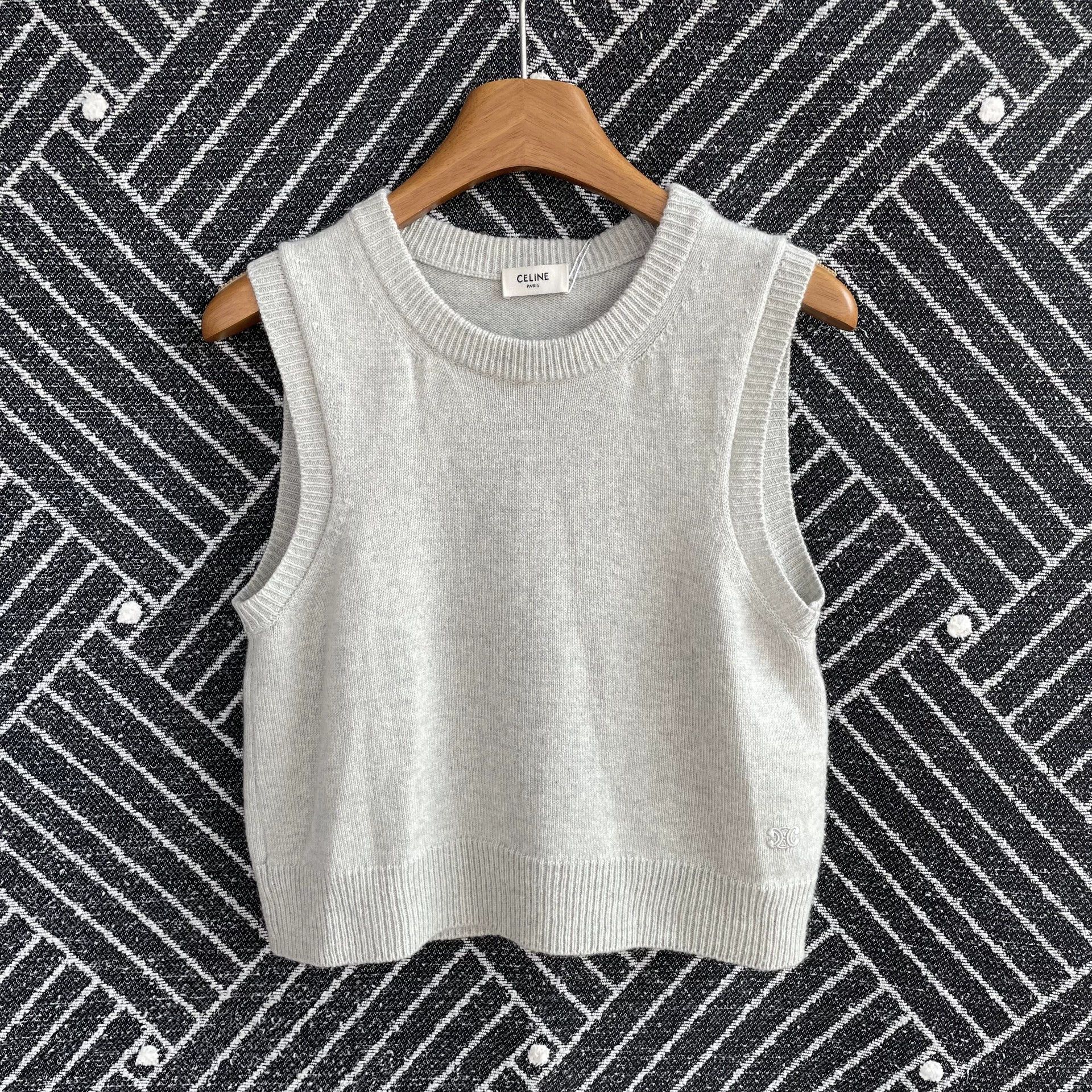 Celine 99 New Celine Solid Color Crew Sleeveless Tank Women M Size M / US 6-8 / IT 42-44 - 1 Thumbnail
