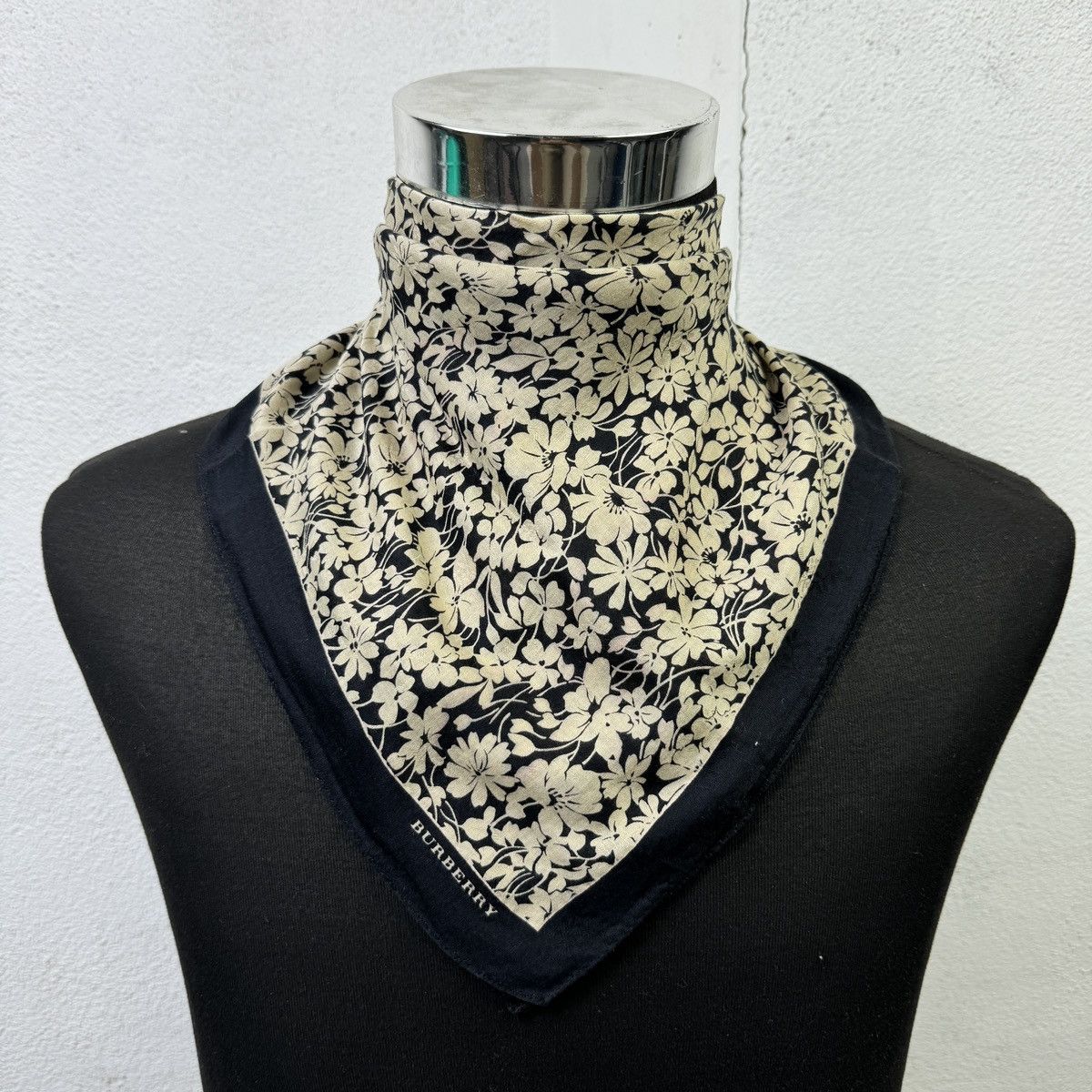 Burberry Burberry Floral Handkerchief Neckerchief Bandana Size ONE SIZE - 3 Thumbnail