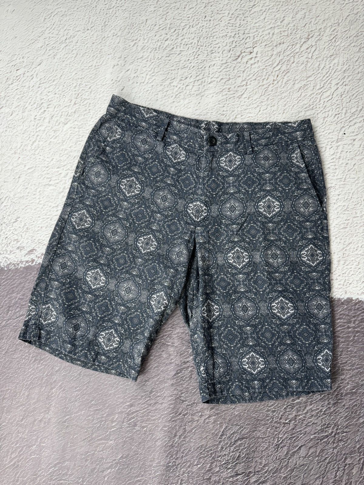 Uniqlo Uniqlo grey geometric abstract paisley pattern linen shorts Size US 32 / EU 48 - 1 Thumbnail