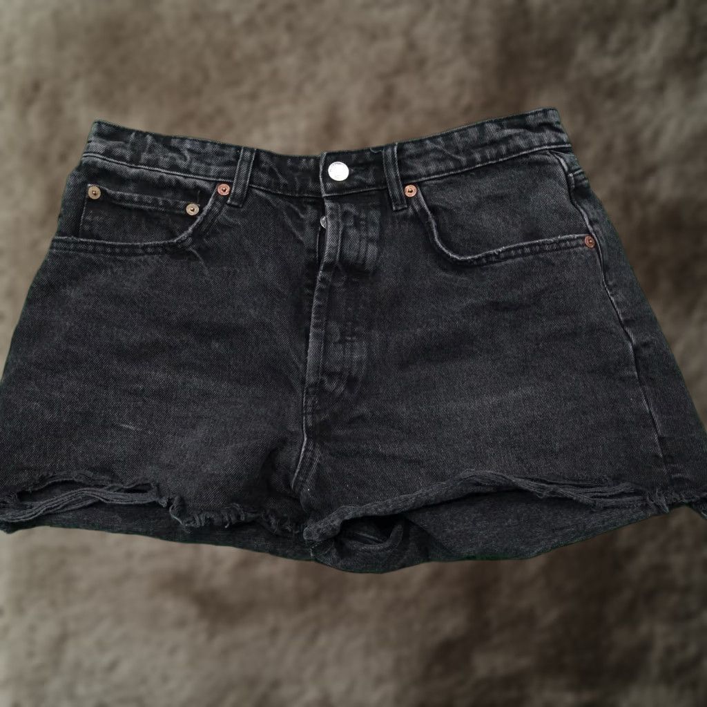 Zara VINTAGE Zara Shorts Women 10 Denim High Rise Raw Hem Distressed Button Fly Casual Summer Size 32" / US 10 / IT 46 - 1 Thumbnail