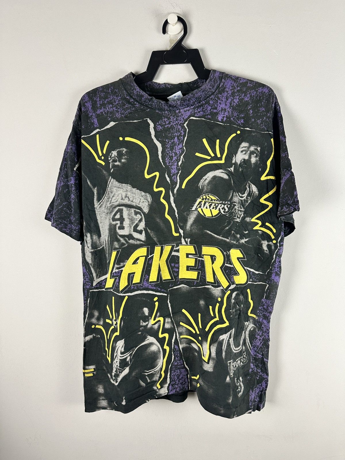 NBA × Vintage Vintage Lakers AOP 90’s Tshirt Size US L / EU 52-54 / 3 - 1 Thumbnail
