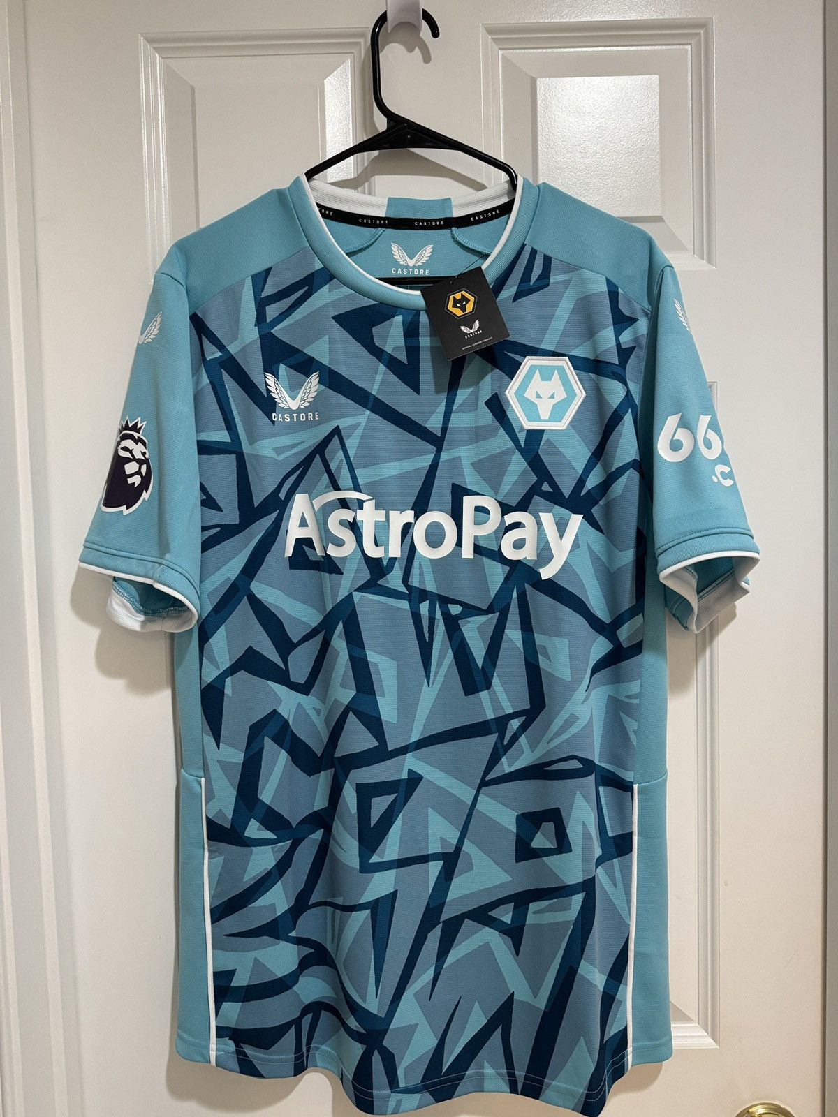 Castore Hwang hee Chan Third Kit Wolves Size L Size US L / EU 52-54 / 3 - 1 Thumbnail