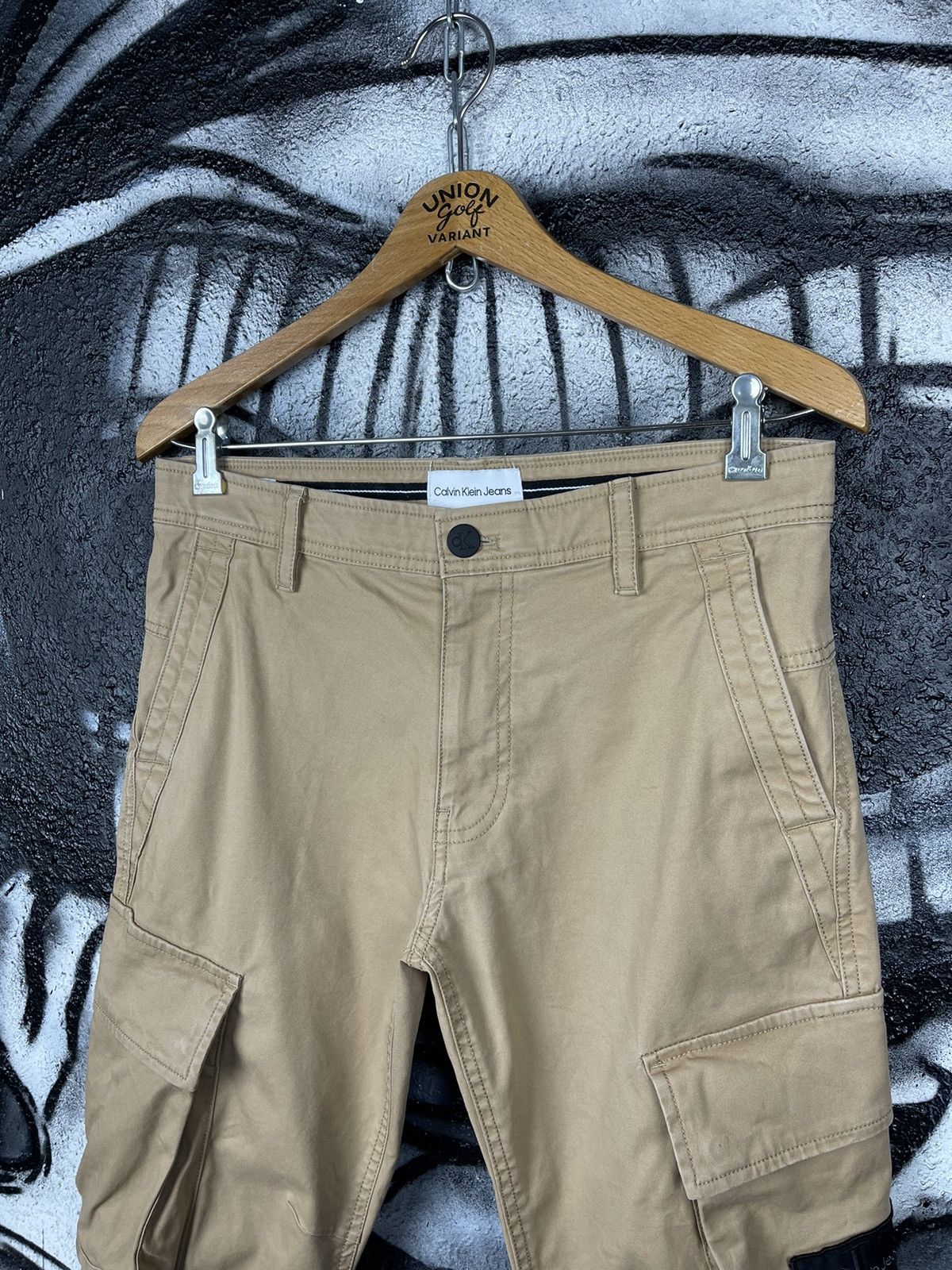 Calvin Klein Calvin Klein Skinny Fit Patch Logo Cargo Pants Size W30 Size US 30 / EU 46 - 3 Thumbnail