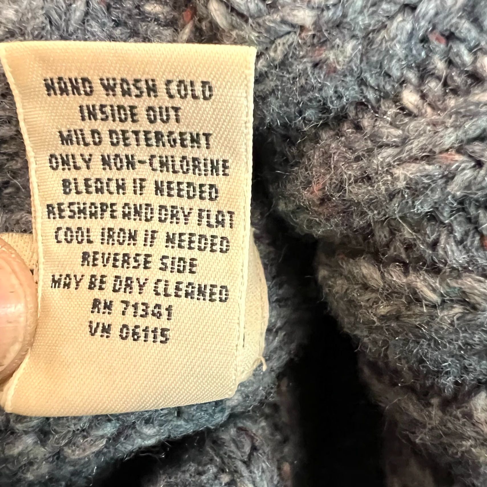 Vintage L.L. Bean Wool Blend Cowl Neck Pullover Sweater Womens Size S Gray Shirt Pullover Casual, Workwear, Travel 90s, Preppy Mens? Wait. Hmm. Size S / US 4 / IT 40 - 6 Thumbnail