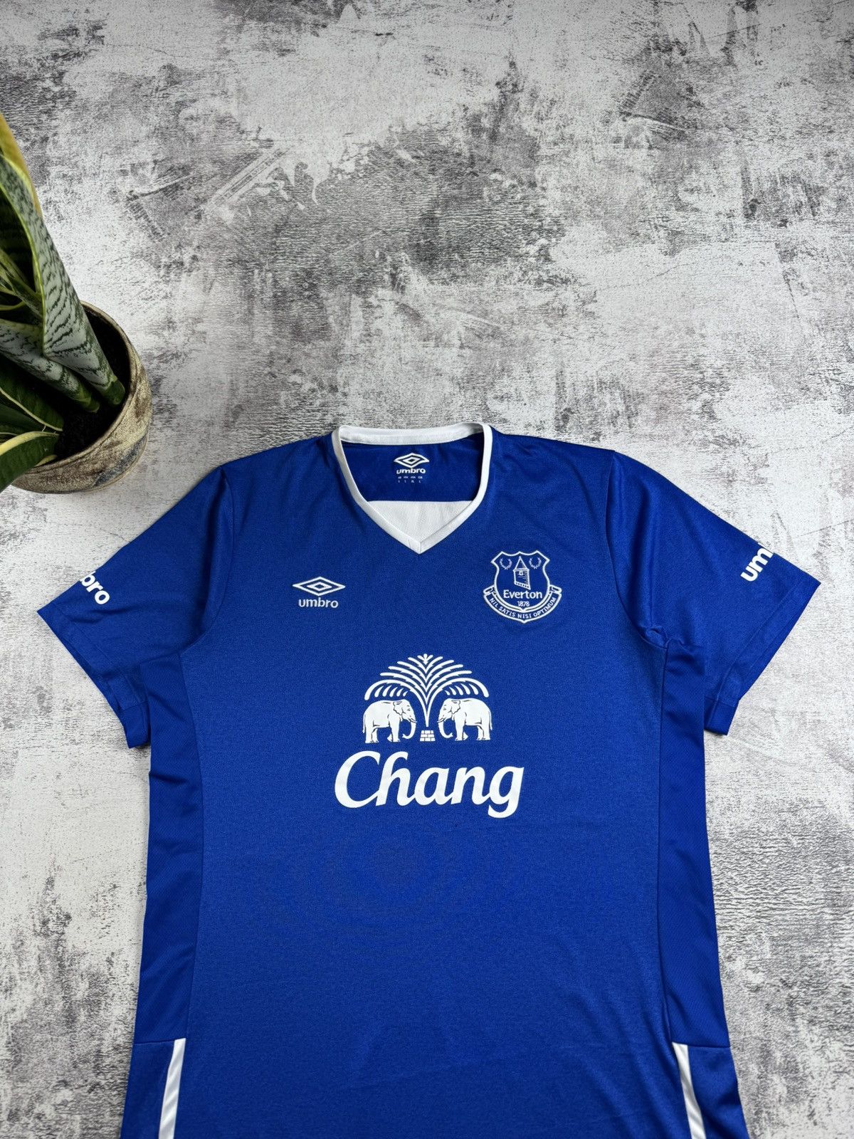 Umbro Everton 2015 2016 Umbro Large Men’s Blue Soccer Football Home T Shirt Jersey Tee Size US L / EU 52-54 / 3 - 5 Thumbnail