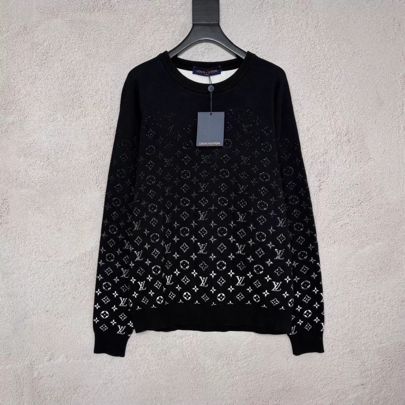 Louis Vuitton Louis Vuitton Black Gradient Monogram Knit Sweater L Size US L / EU 52-54 / 3 - 1 Thumbnail