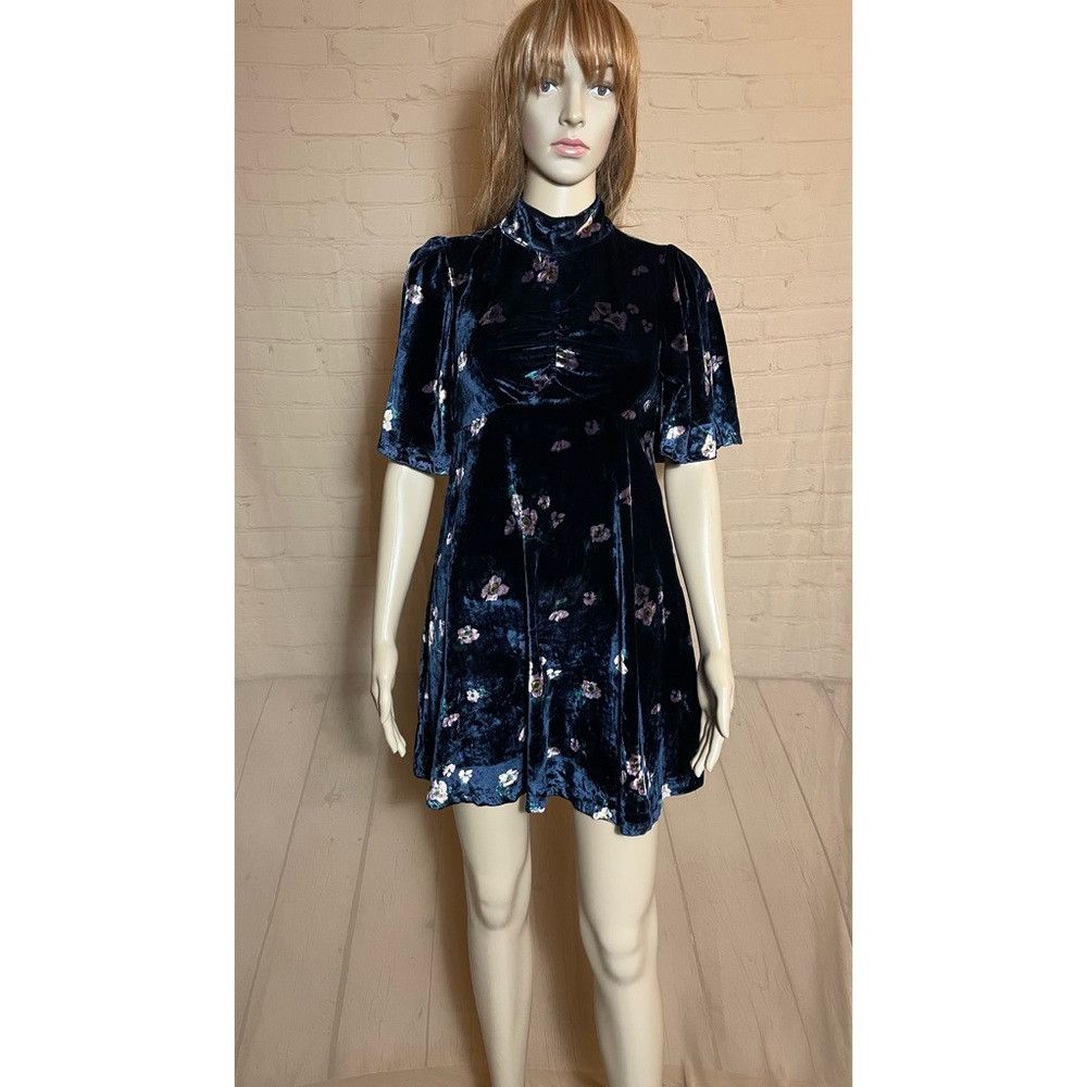 Free People NWT New $148 FREE PEOPLE Be My Baby Velvet Mini Navy Floral Size XS / US 0-2 / IT 36-38 - 3 Thumbnail