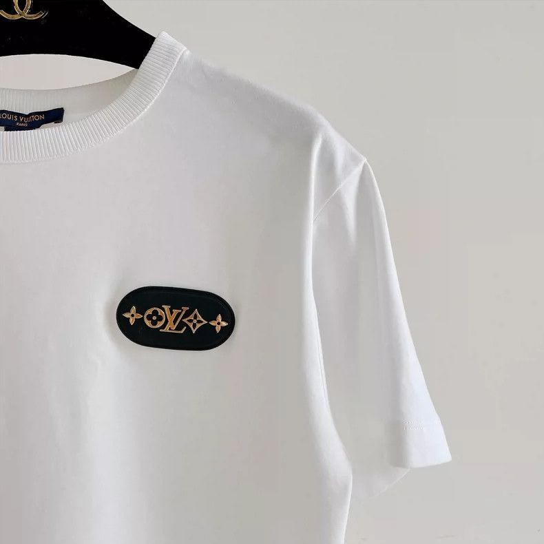 Louis Vuitton LOUIS VUITTON White leather logo T-shirt Size US M / EU 48-50 / 2 - 3 Thumbnail