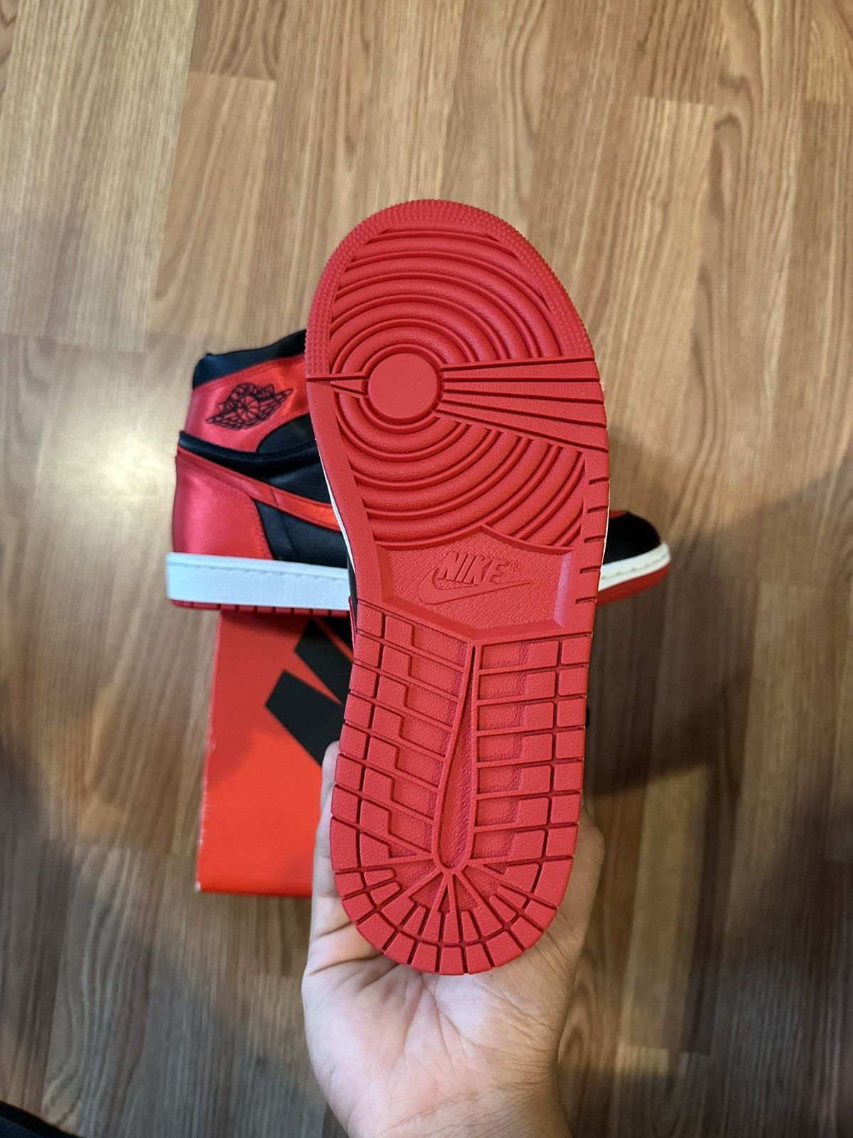 Jordan Brand Jordan 1 Retro High W “Satin Bred” Size US 9 / IT 39 - 3 Thumbnail