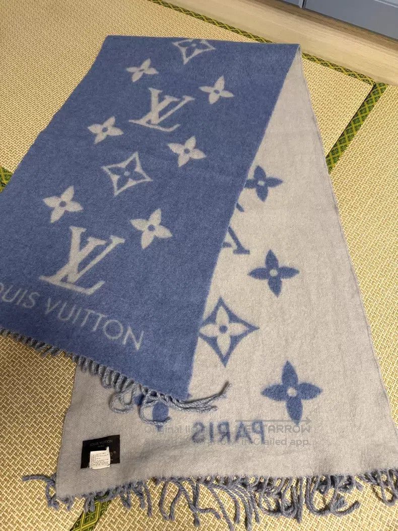 Louis Vuitton Louis Vuitton Blue cashmere scarf Size ONE SIZE - 1 Thumbnail