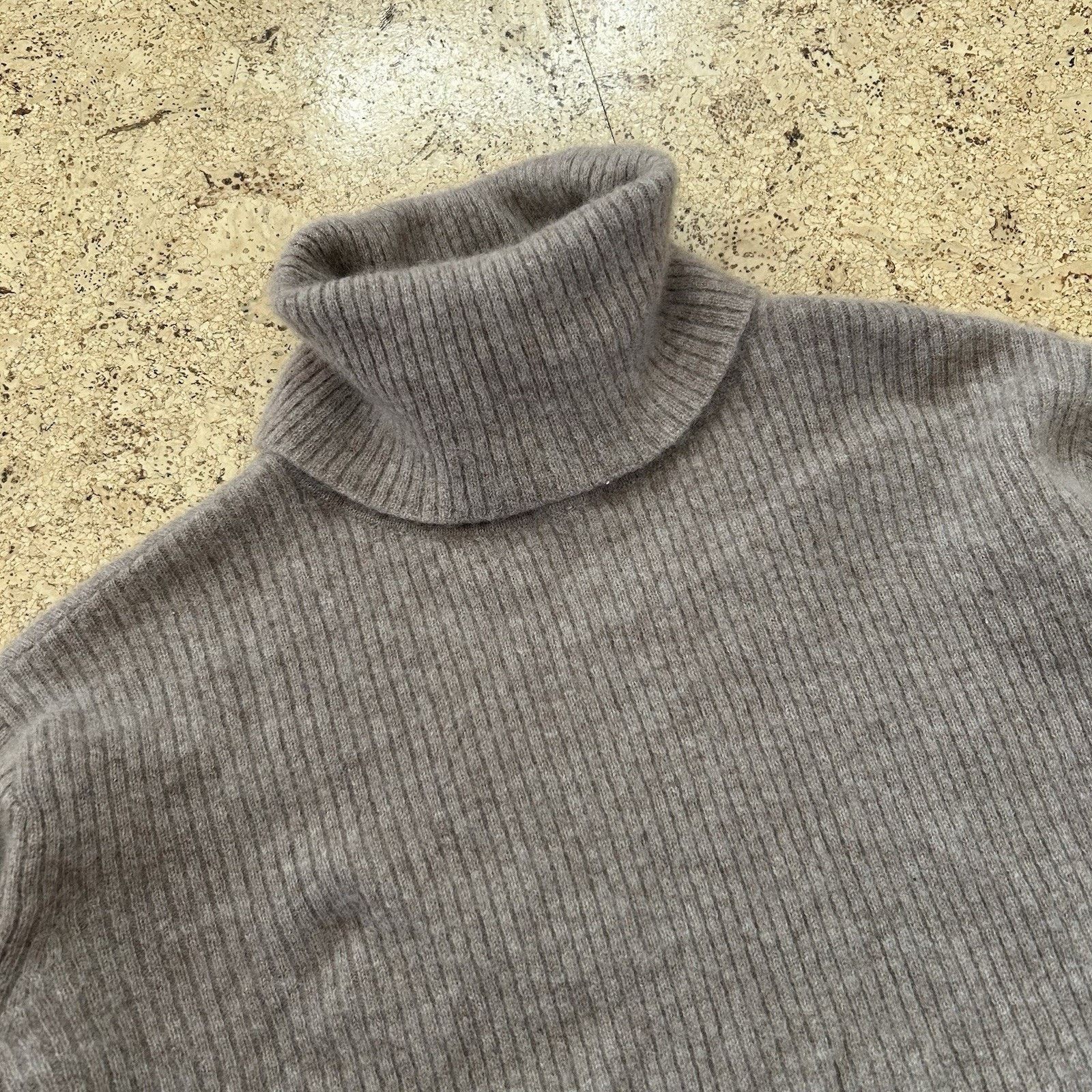 Reformation Luisa Cashmere Cropped Turtleneck Ribbed Sweater Small Size S / US 4 / IT 40 - 2 Thumbnail