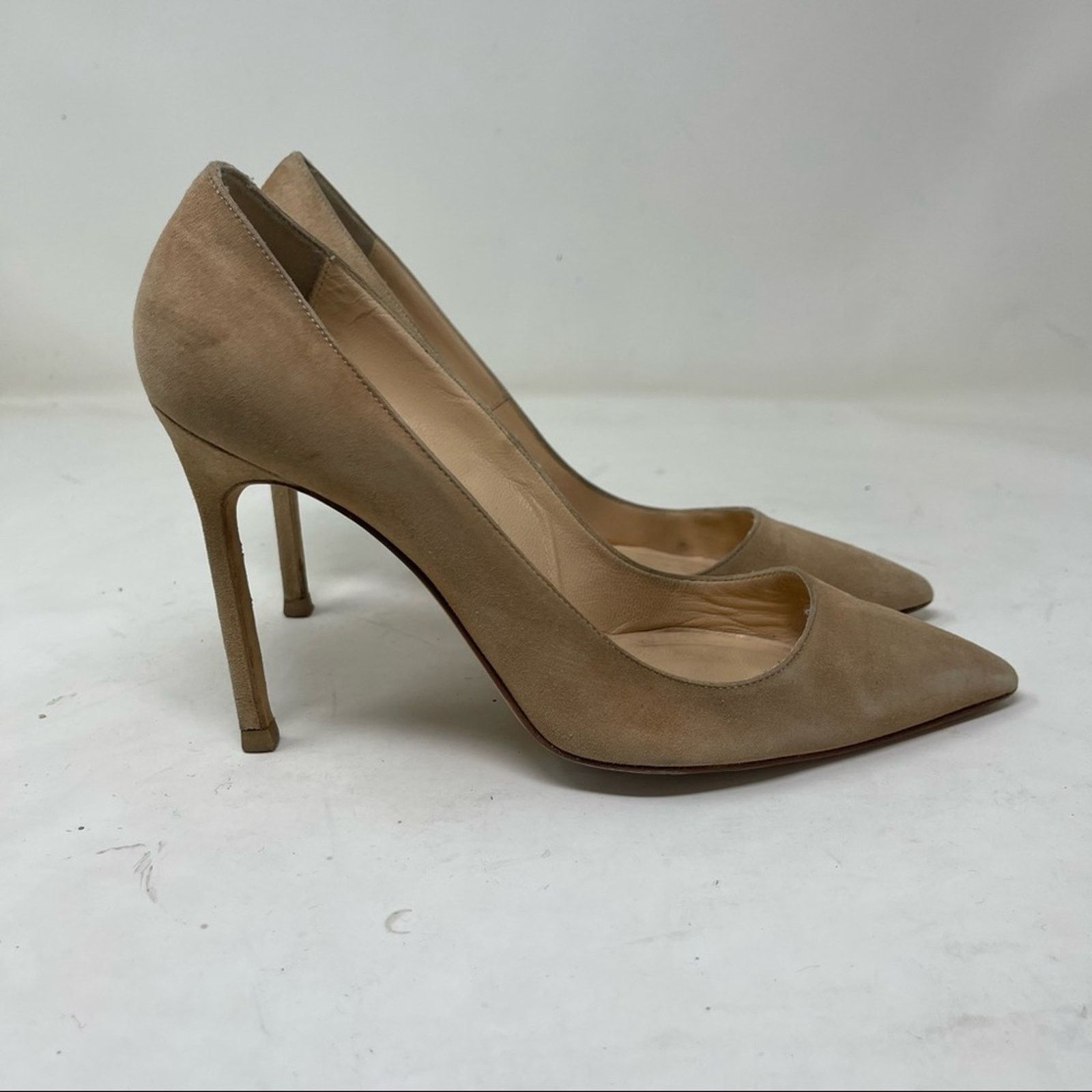 Manolo Blahnik Manolo Blahnik Bb Stone tan Suede Pointed Toe Pumps 37.5 Size US 7.5 / IT 37.5 - 3 Thumbnail