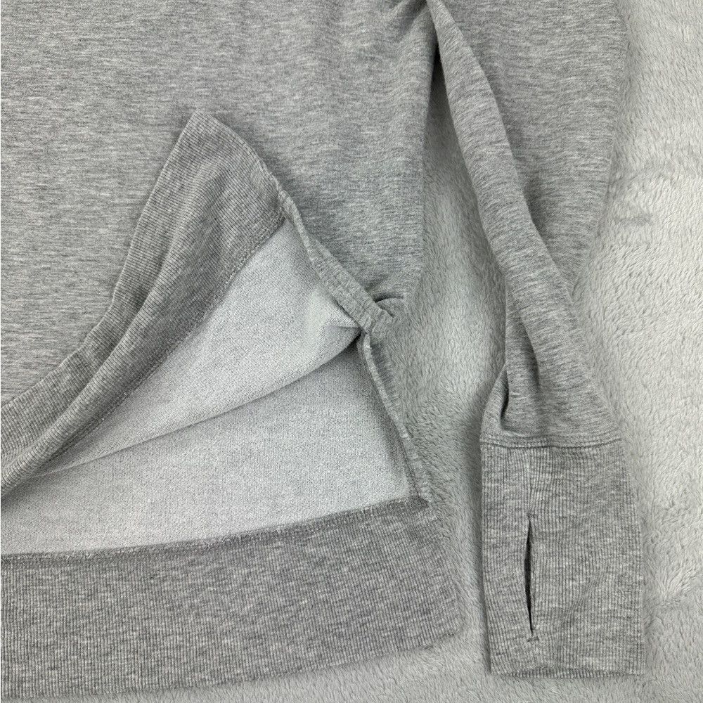 Athleta Athleta Grey Sweater Women’s Size Medium Size M / US 6-8 / IT 42-44 - 3 Thumbnail