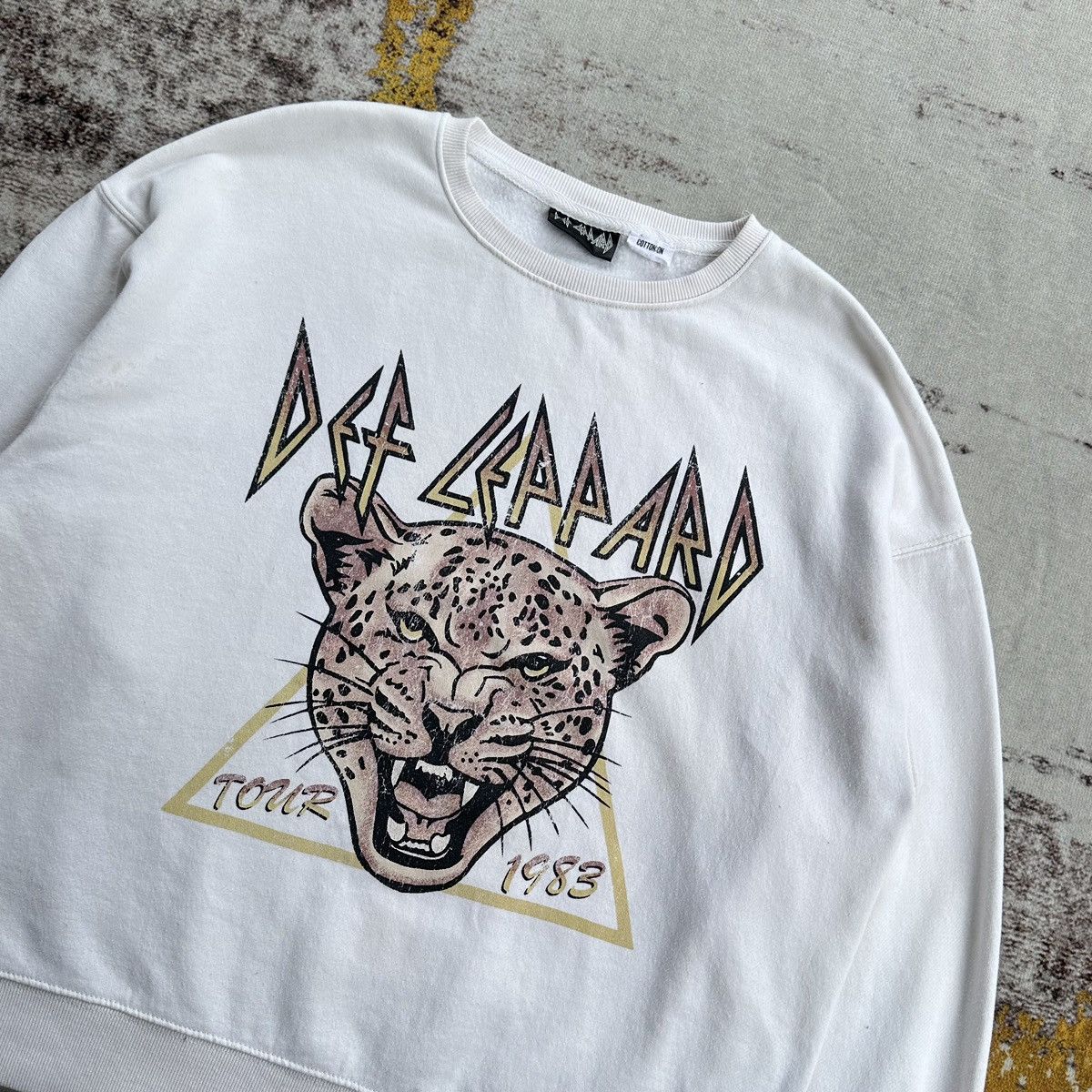 Band Tees VINTAGE DEF LEPARD BAND BIG LOGO SWEATSHIRT Size US M / EU 48-50 / 2 - 3 Thumbnail
