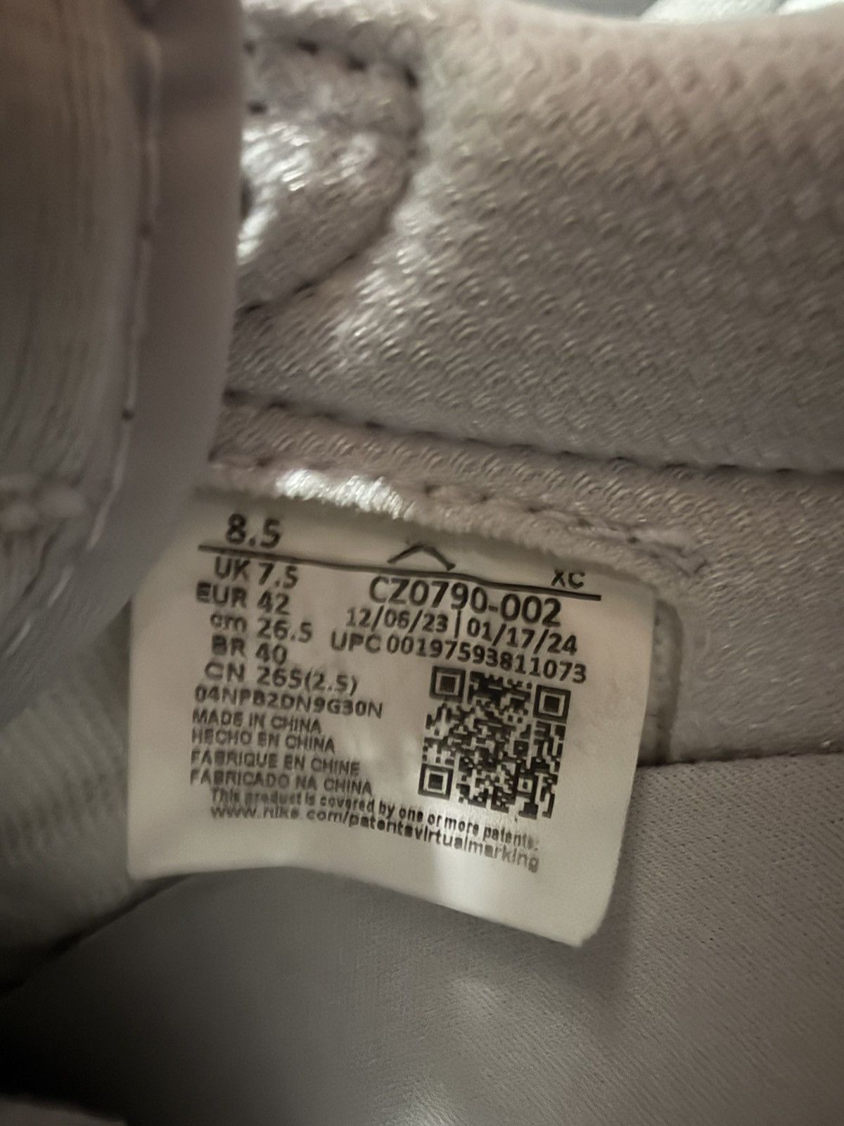 Nike Nike Air Jordan 1 Retro Low OG l Metallic Silver Size 8.5. Size US 8.5 / EU 41-42 - 7 Thumbnail