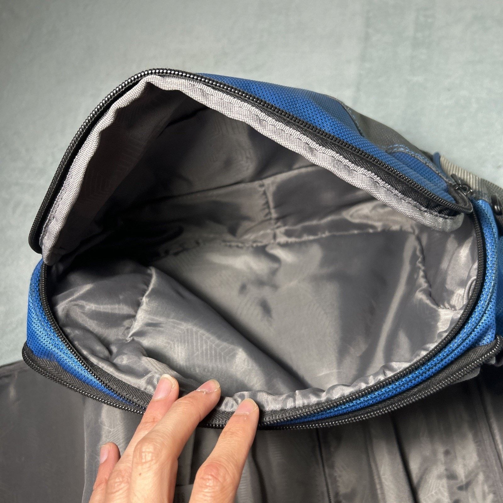 Patagonia FUL Rolling Luggage Duffle Travel Bag 22" Retractable Wheele Size ONE SIZE - 20 Thumbnail