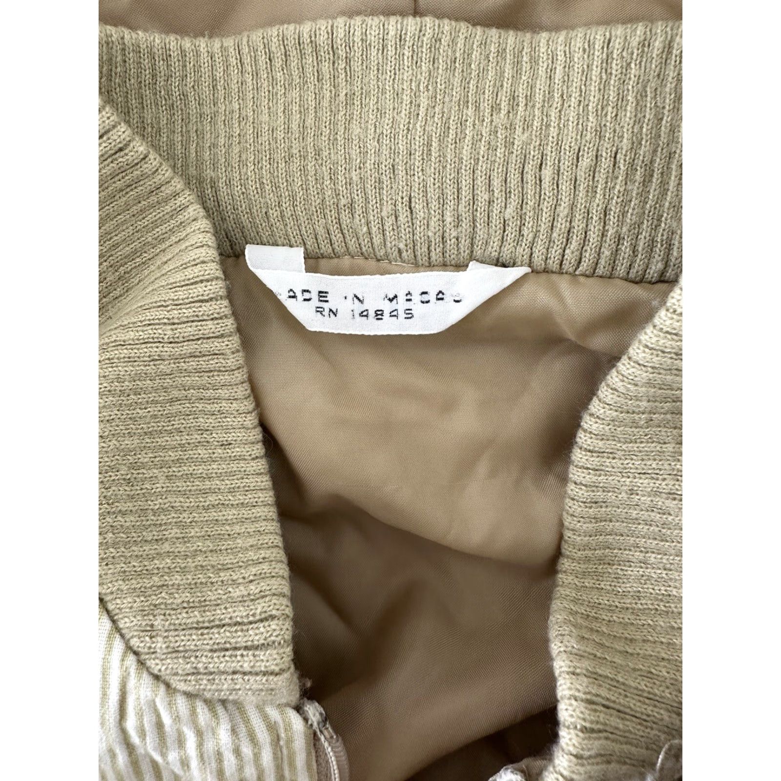 Vintage VINTAGE 80s Beige Windbreaker Light Jacket Coat Hooded Women’s Small Bomber Crop Jacket Women Size S Beige Windbreaker 80s Style Hooded Womens Size S / US 4 / IT 40 - 4 Thumbnail