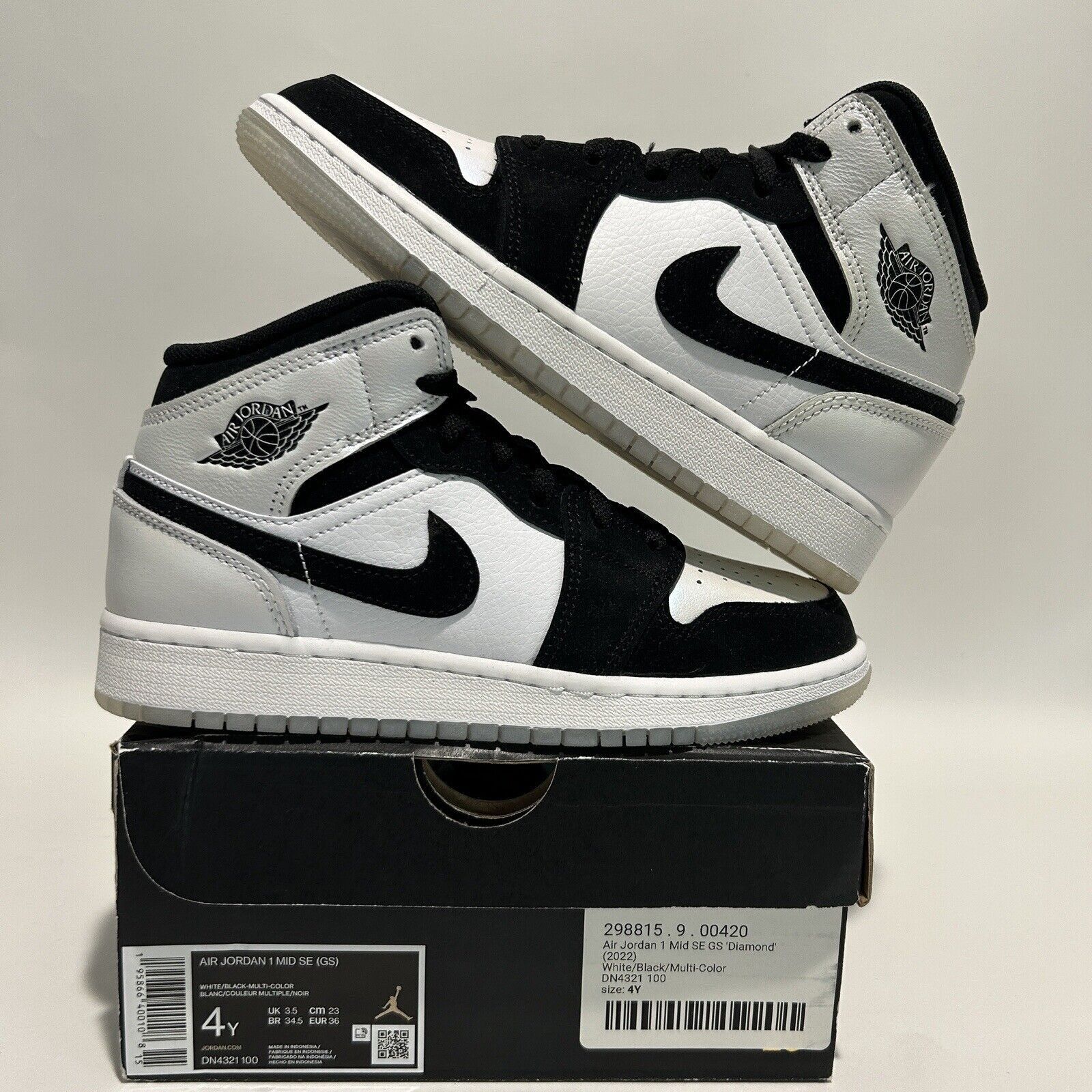 Nike Nike Air Jordan 1 Retro Mid SE GS “Diamond Shorts” 2024 Size US 5.5 / IT 35.5 - 1 Thumbnail