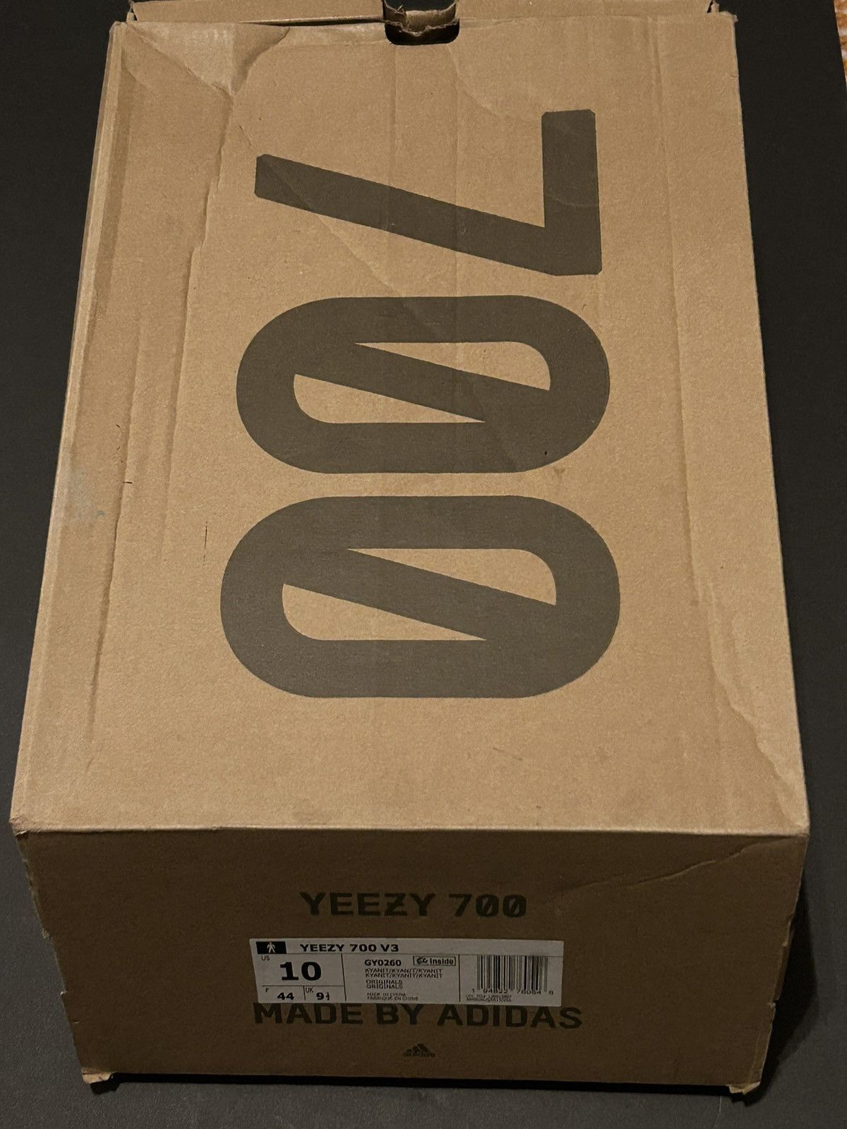 Adidas Adidas YEEZY 700V3 Size US 10 / EU 43 - 10 Thumbnail