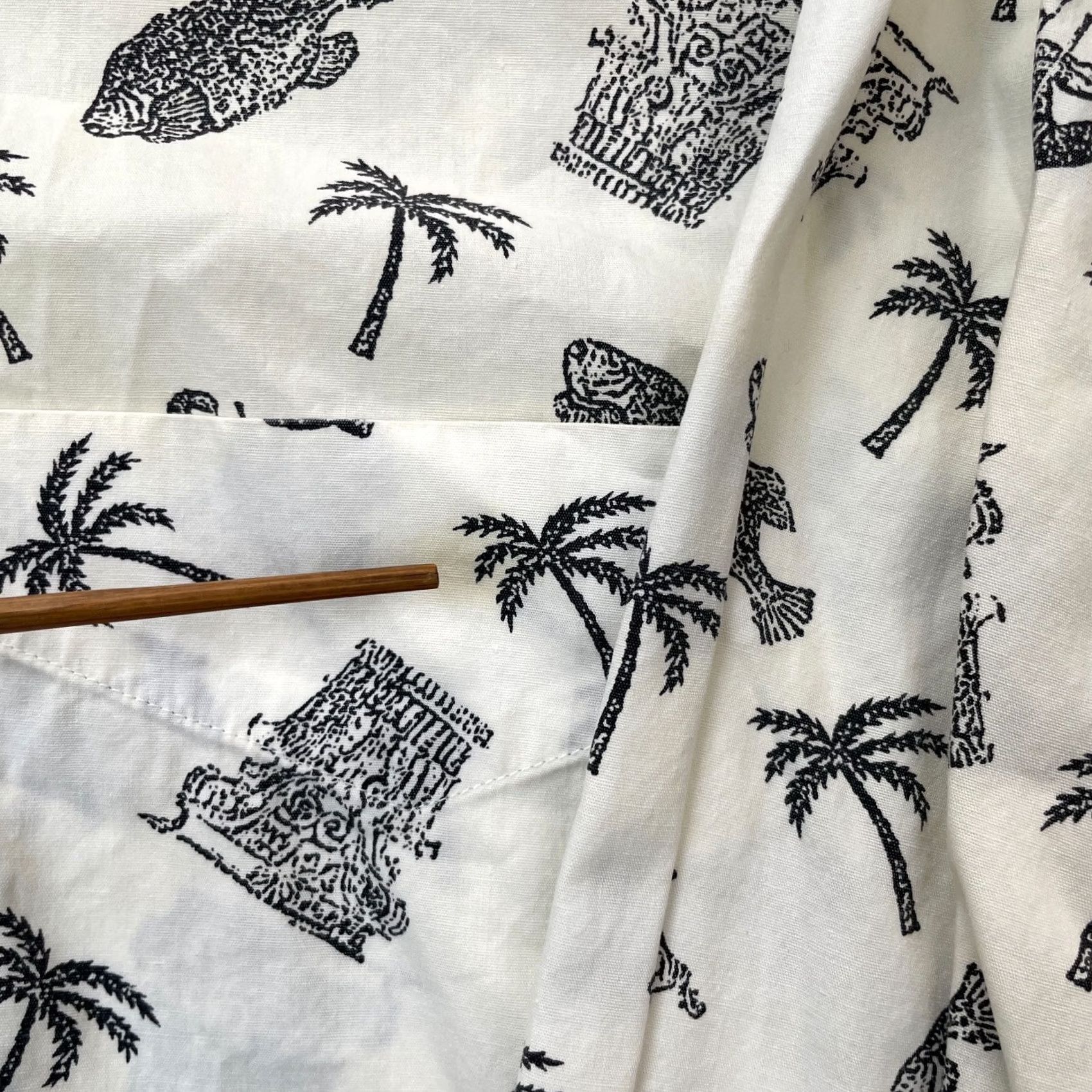 Gap VINTAGE Gap Shirt Mens Medium White Tropical Fish Violin Allover Print Cotton Size US M / EU 48-50 / 2 - 5 Thumbnail