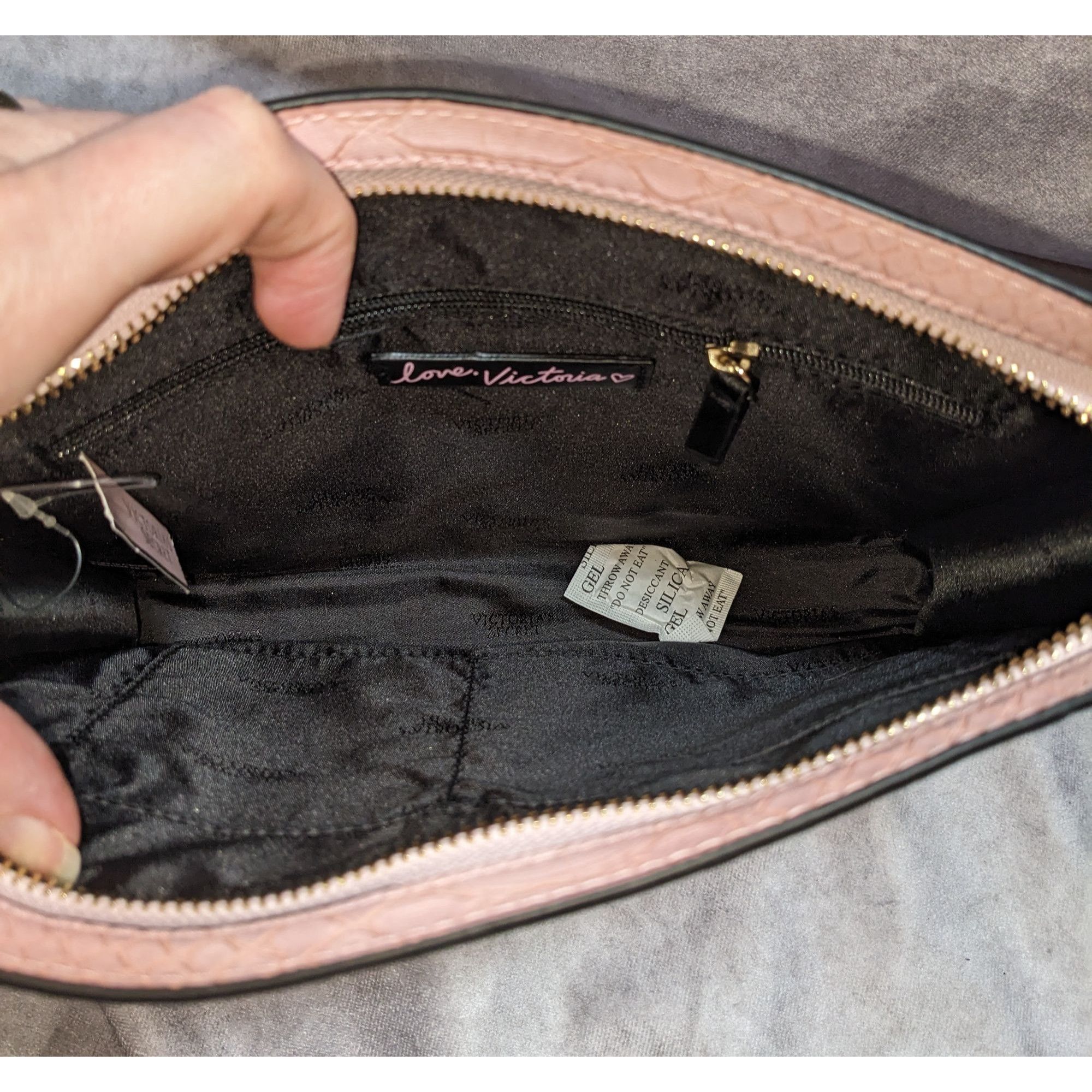 Victoria's Secret Victorias Secret Light Pink Faux Leather Snake Textured Zip Size ONE SIZE - 4 Thumbnail