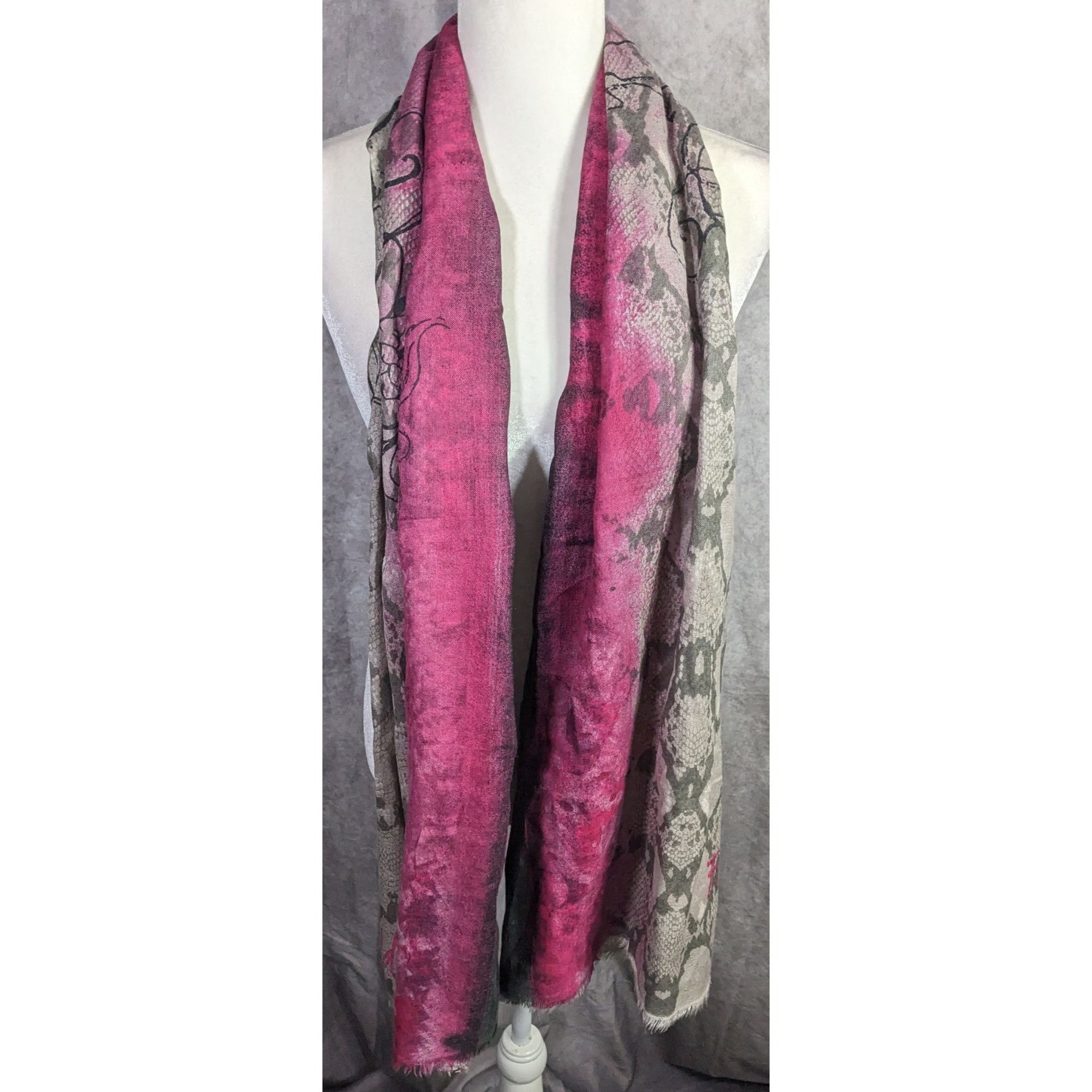 Other Frida & Freddies New York Gothic Skull Scarf 70% Viscose 30% Size ONE SIZE - 11 Thumbnail