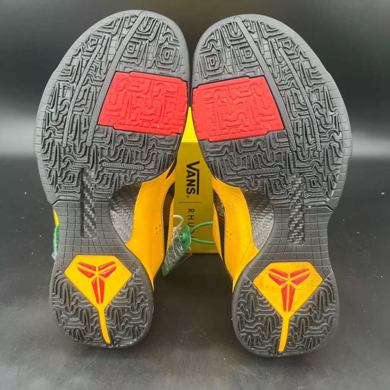Nike Nike Zoom Kobe 5 Bruce Lee Black/Yellow Size 42 Size US 9 / EU 42 - 6 Thumbnail