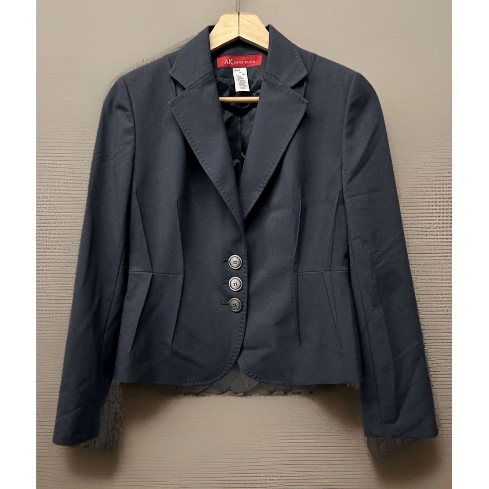Anne Klein VINTAGE Women AnneKlein Petite Designer Stretch Navy ButtonUp Blazer Suit Jacket 2P Blue Three-Button Peak Lapel Short Sleeve Long Sleeve Size XS / US 0-2 / IT 36-38 - 2 Thumbnail