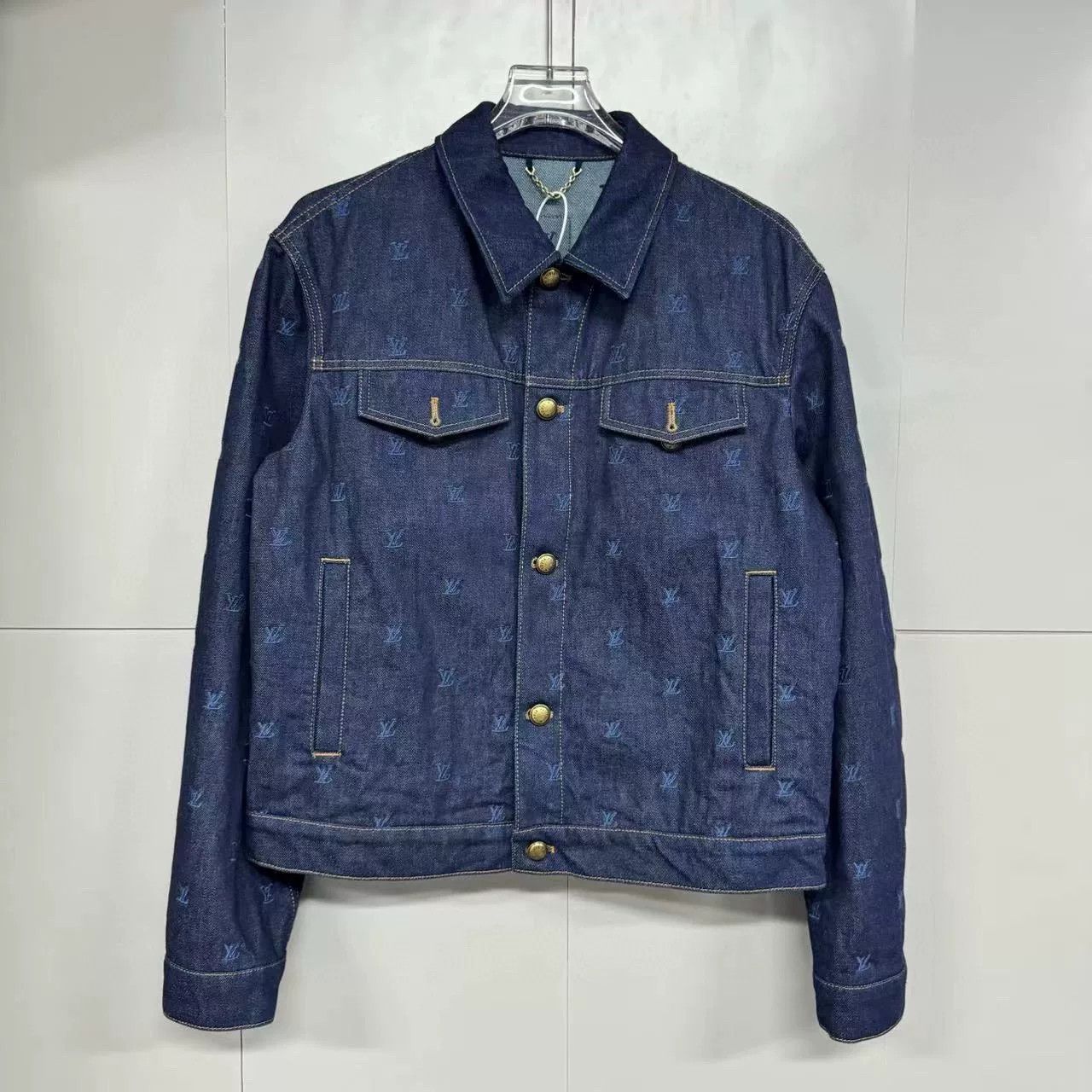 Louis Vuitton louis vuitton embroidered logo denim jacket Size US M / EU 48-50 / 2 - 1 Thumbnail