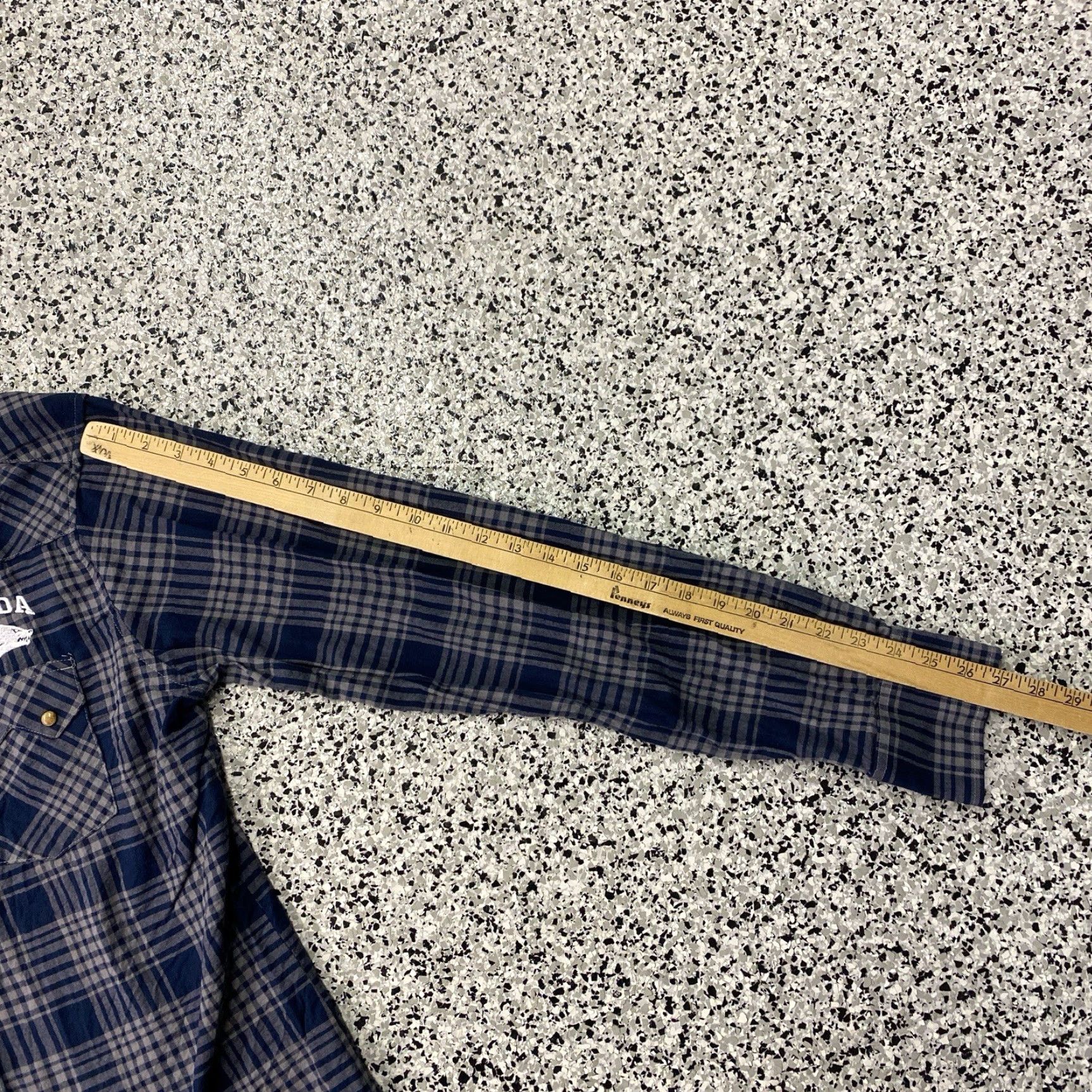 Wrangler VINTAGE Wrangler Retro Shirt Mens L Blue Plaid Pearl Snap Flannel Nevada Wolfpack Shirt Size US L / EU 52-54 / 3 - 4 Thumbnail