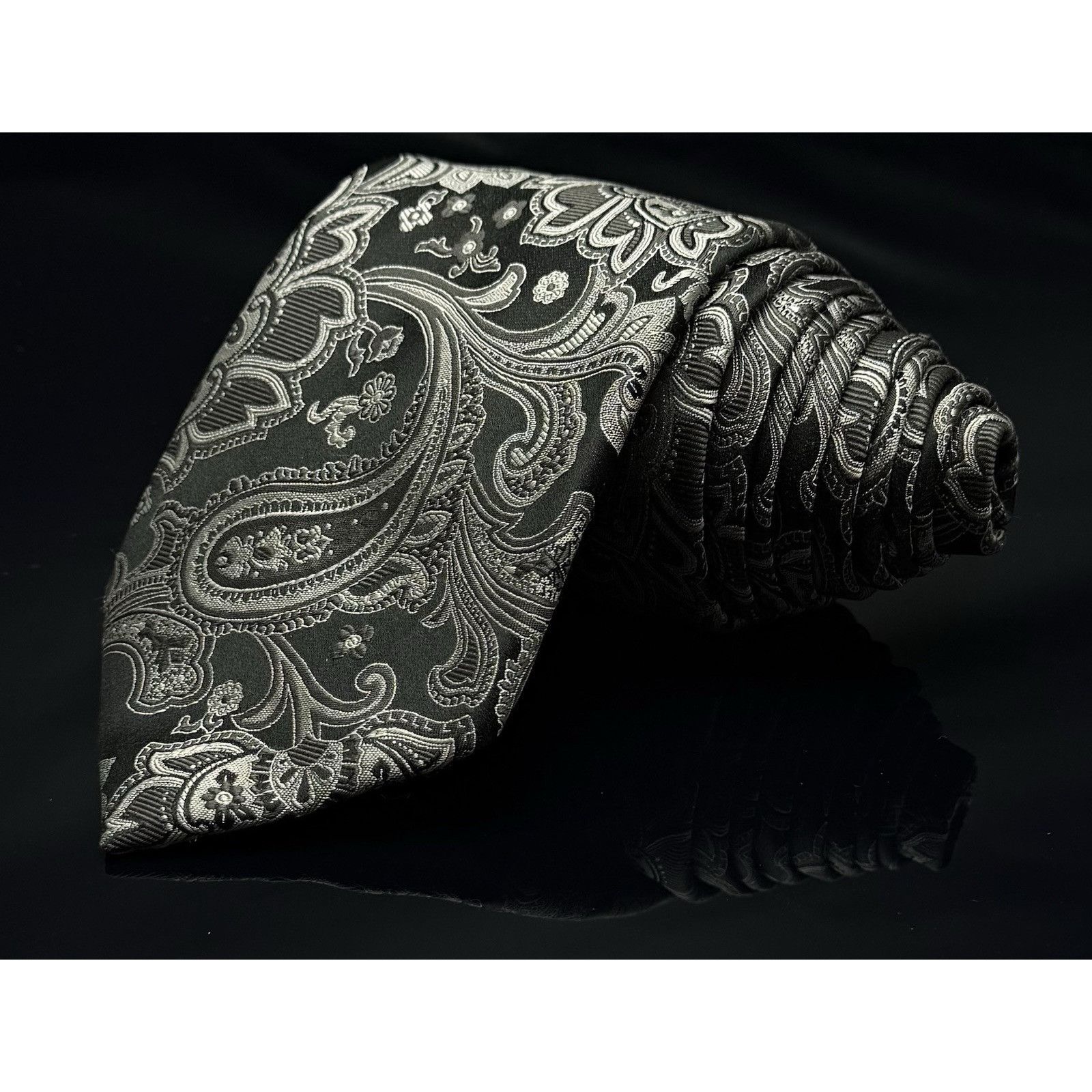 Donald Trump DONALD J. TRUMP MEN'S TIE BLACK/PAISLEY WIDTH: 3.50" LENGTH: Size ONE SIZE - 6 Thumbnail
