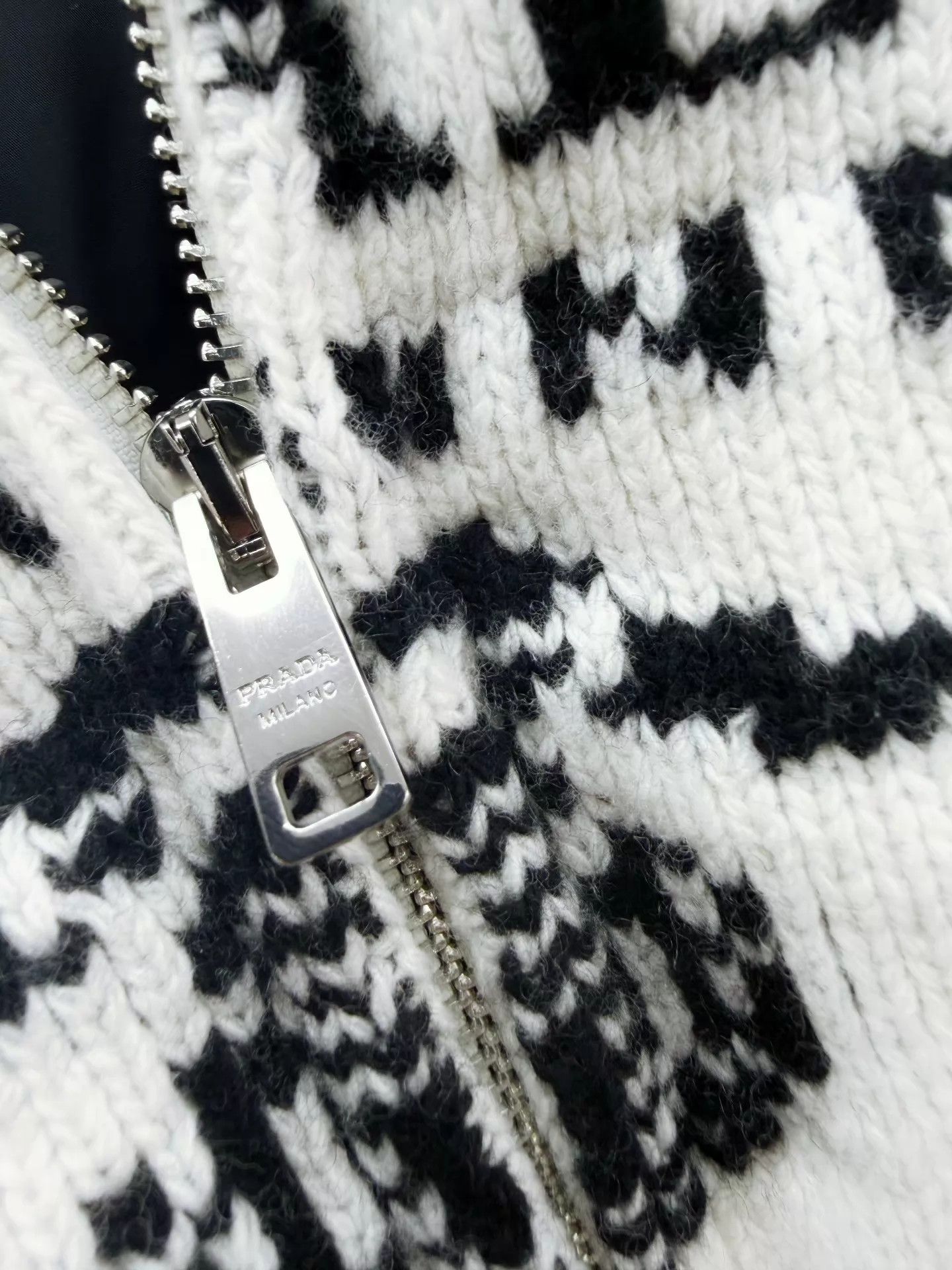 Prada Prada Wool Down Hooded Puffer Coat Women's 36 New with Tags Size XS / US 0-2 / IT 36-38 - 4 Thumbnail