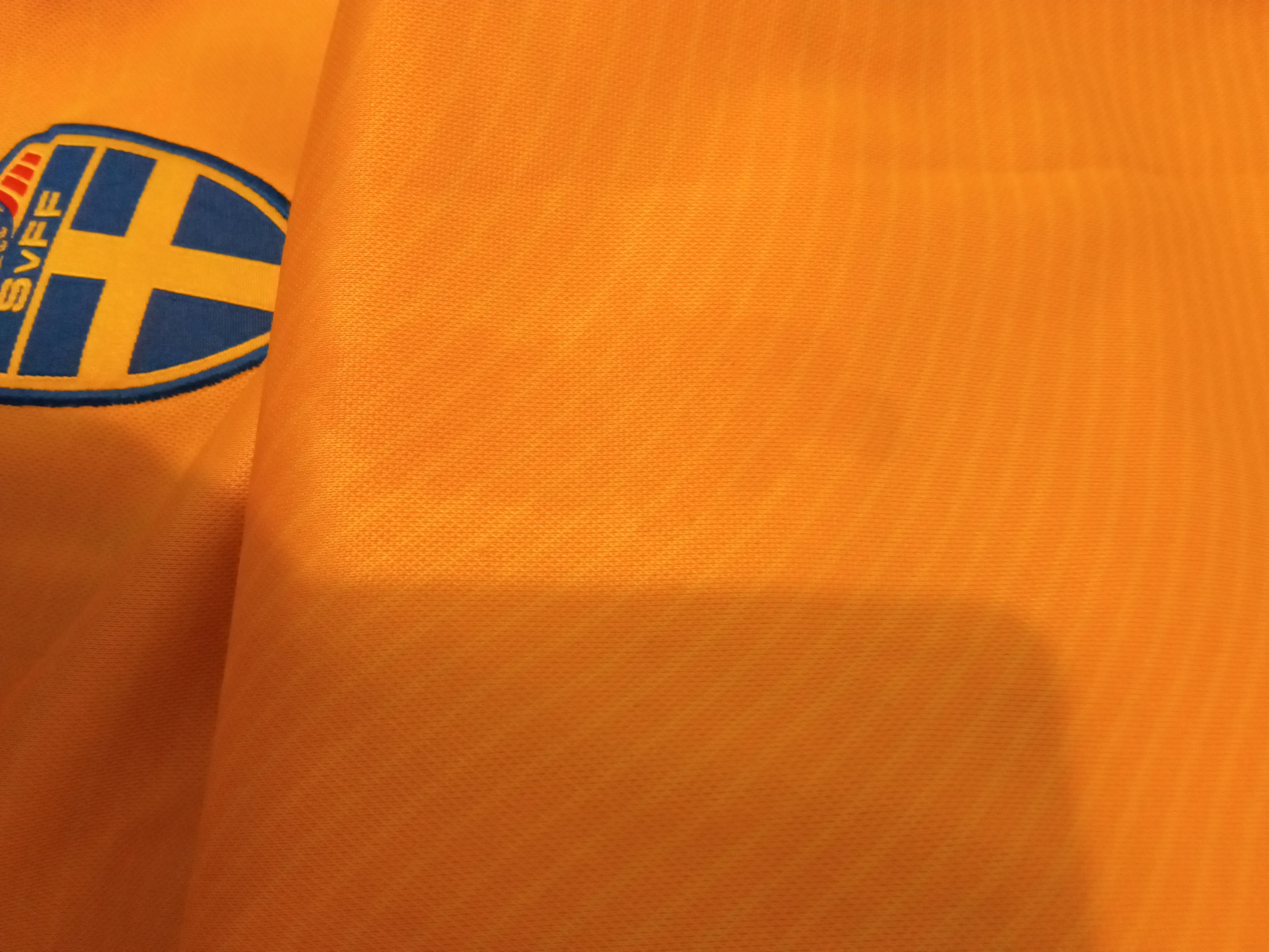Umbro × Vintage SWEDEN NATIONAL TEAM 2003/2005 HOME FOOTBALL SHIRT UMBRO Size US XL / EU 56 / 4 - 7 Thumbnail