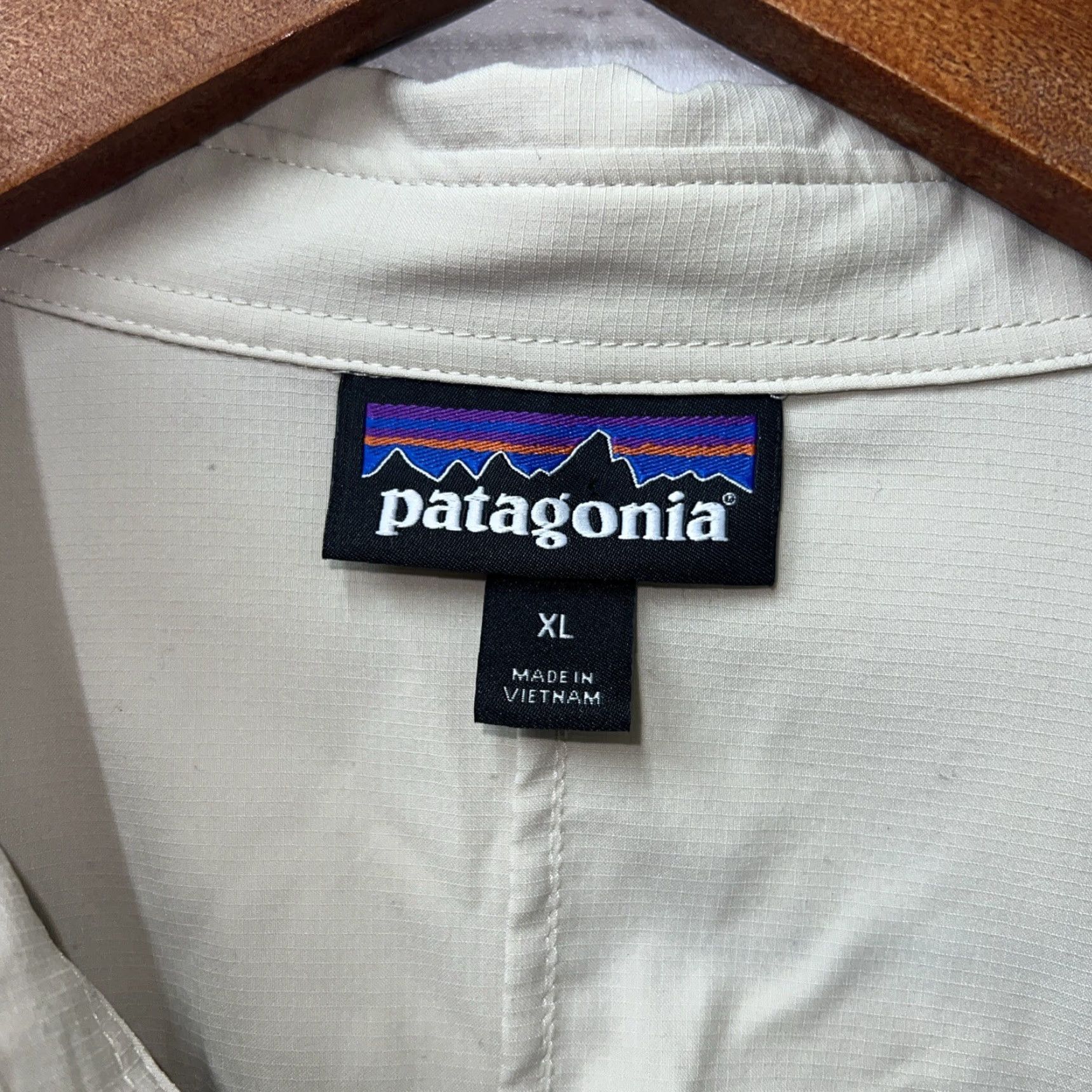 Patagonia Patagonia Beige Button Up Shirt Mens Size XL Size US XL / EU 56 / 4 - 4 Thumbnail