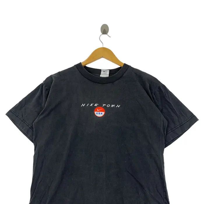 Nike Vintage 90’ NIKE TOWN USA Center Logo Tee Shirt Size US M / EU 48-50 / 2 - 2 Thumbnail