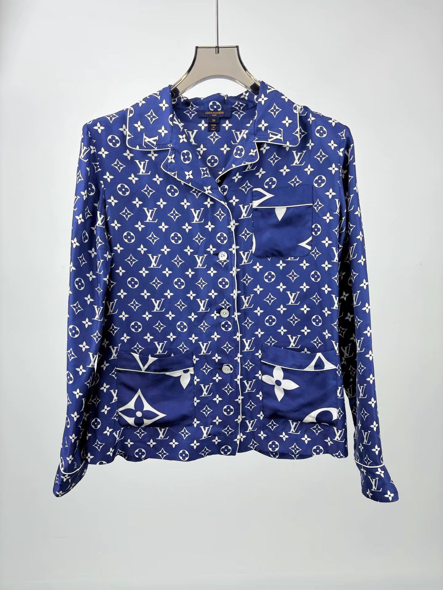Louis Vuitton LOUIS VUITTON LV Monogram Silk Shirt Size XS / US 0-2 / IT 36-38 - 1 Thumbnail