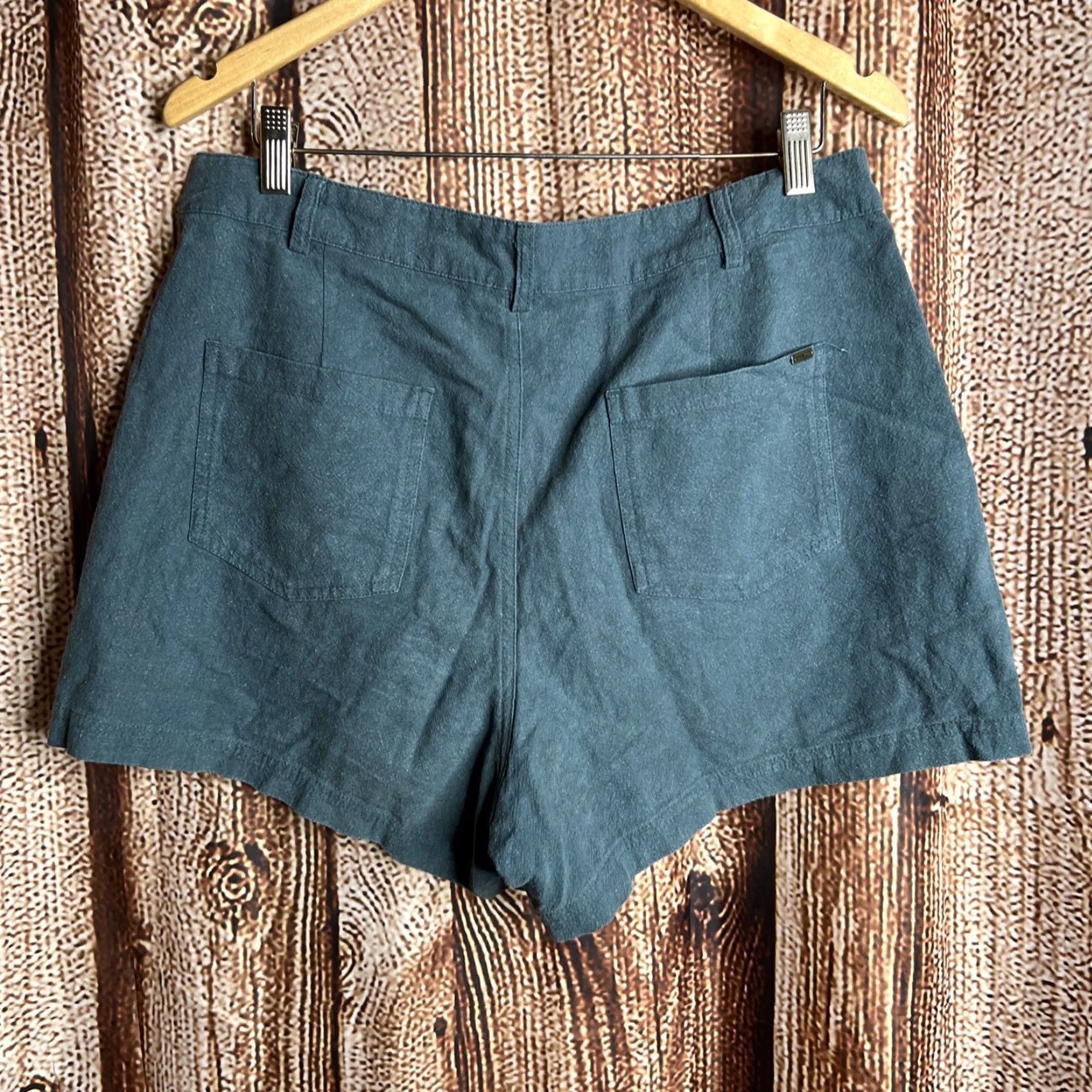 O'Neill O'Neill Linen Blend Shorts Women's 31 Green Casual Chino 5-Pocket Flat Front Button Rise High Regular Inseam 3 in Linen Blend Fabric Size 27" / US 4 / IT 40 - 3 Thumbnail