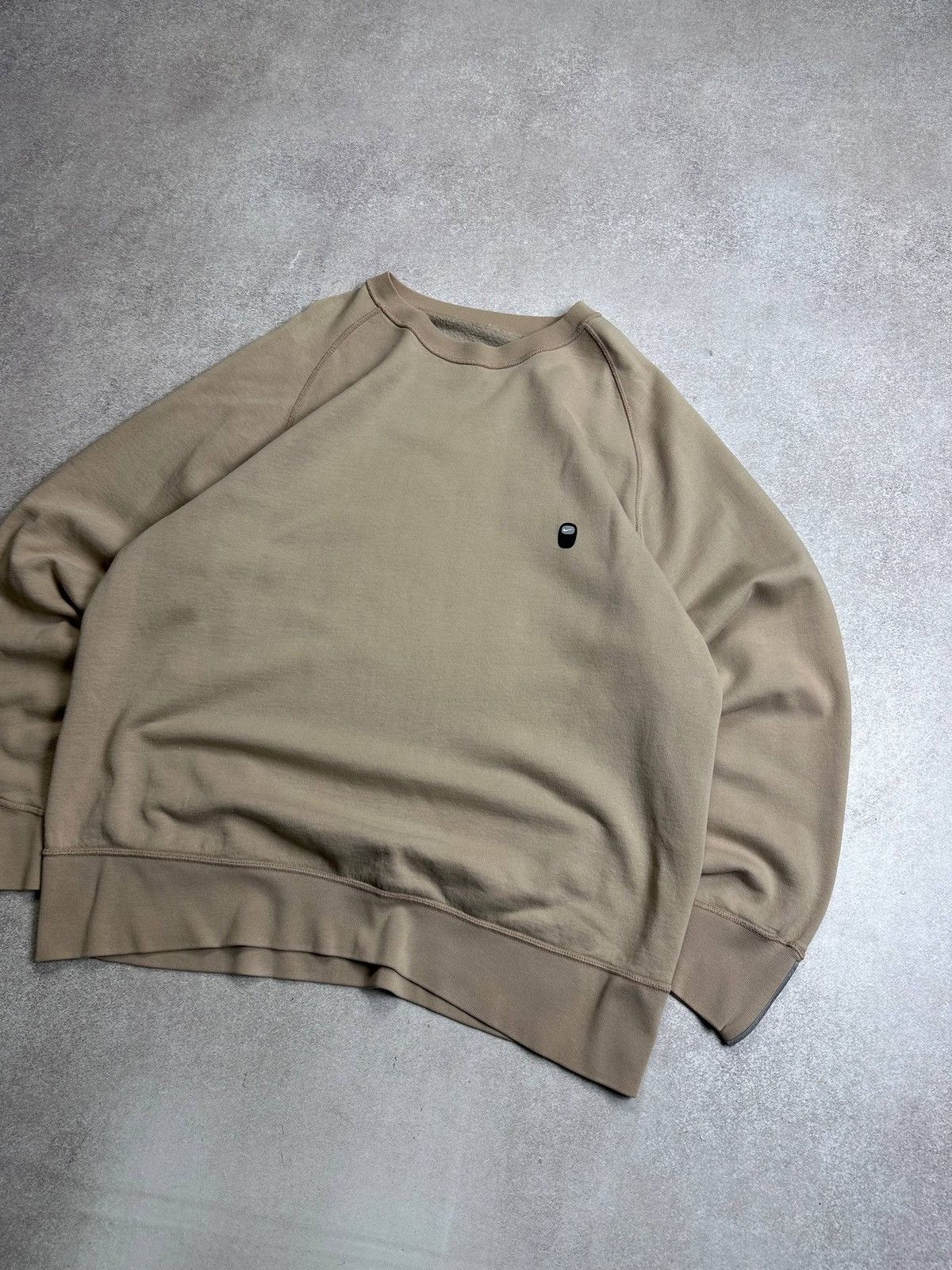 Nike Vintage Nike Swoosh Beige Boxy Sweatshirt M Size US M / EU 48-50 / 2 - 2 Thumbnail