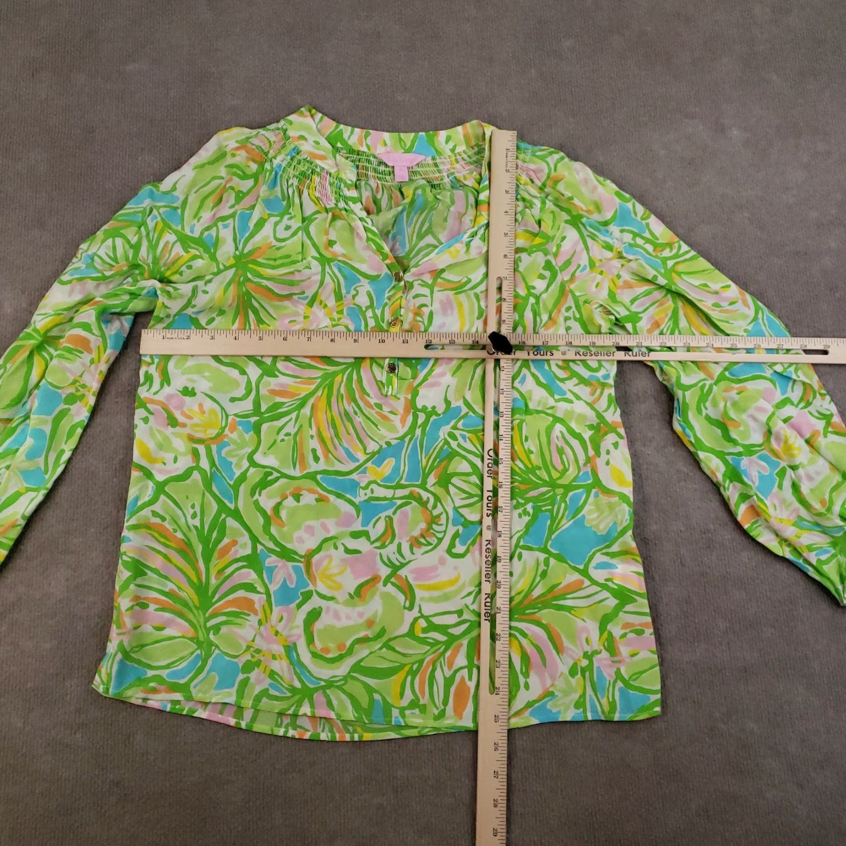 Lilly Pulitzer VINTAGE Lilly Pulitzer Women's Blouse Tunic Medium Green Silk Long Sleeve Floral Resort Beach Top Size M / US 6-8 / IT 42-44 - 2 Thumbnail