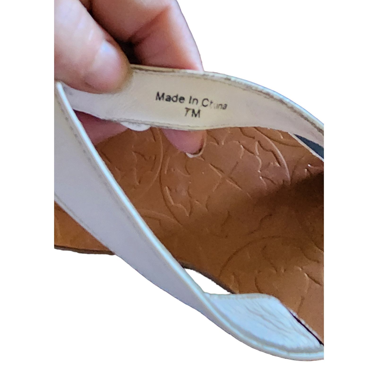 Kate Spade Kate Spade Charles White Thongs Sandals 7 M Bow Charm Size US 7 / IT 37 - 9 Thumbnail